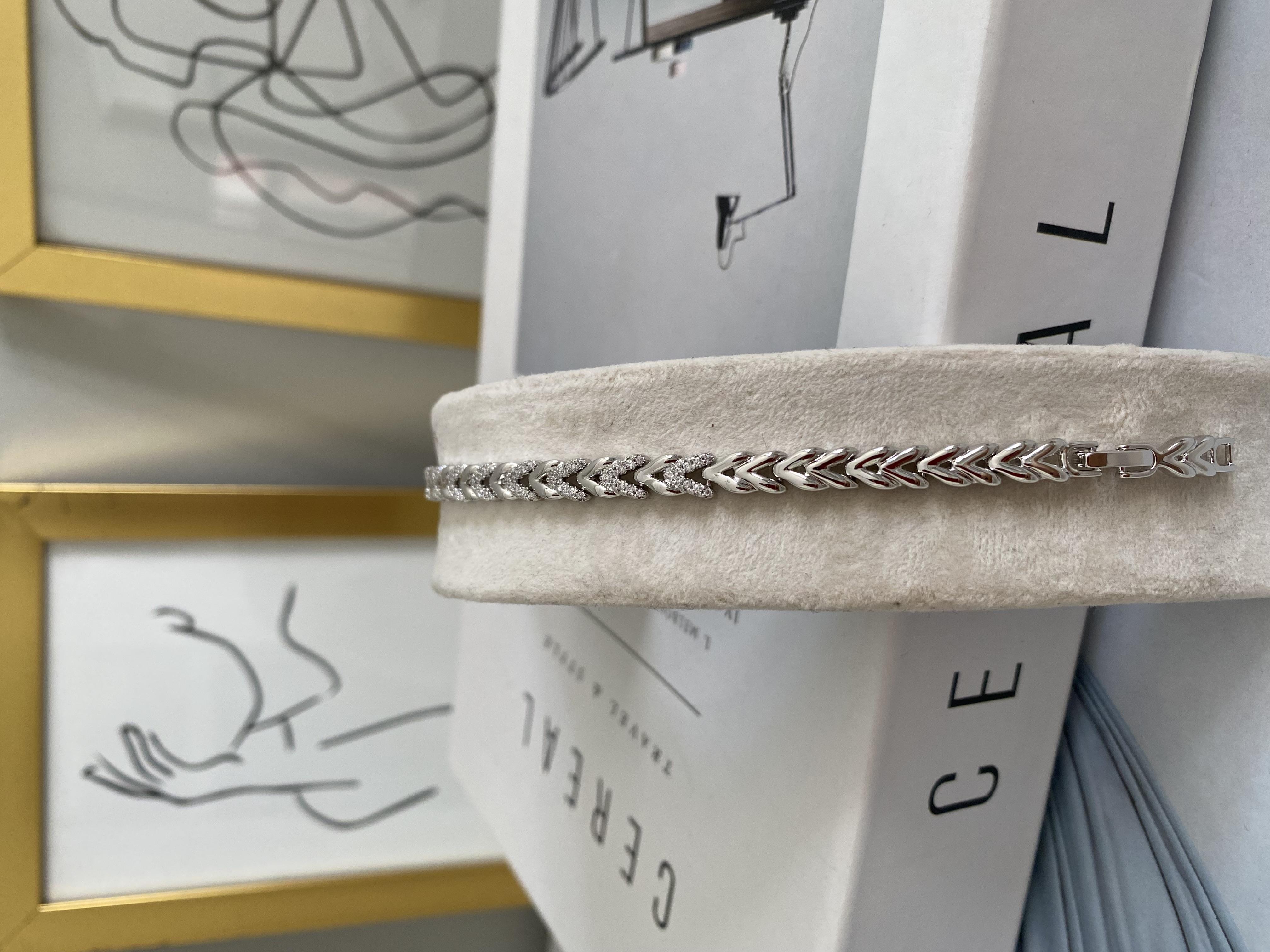 V TAŞ SIRALI BİLEZİK