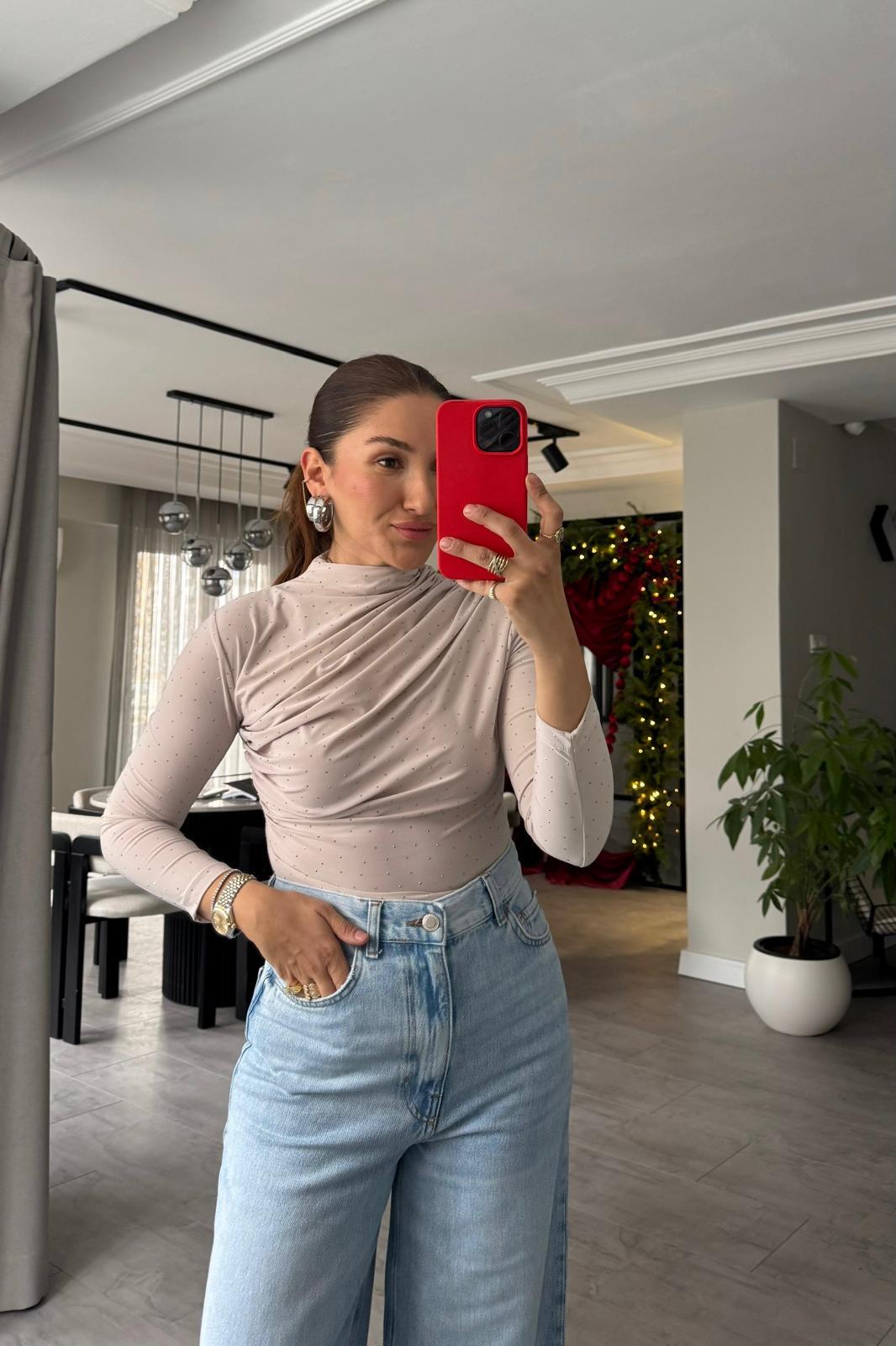 DİK YAKA DRAPELİ TAŞLI BLUZ/0866