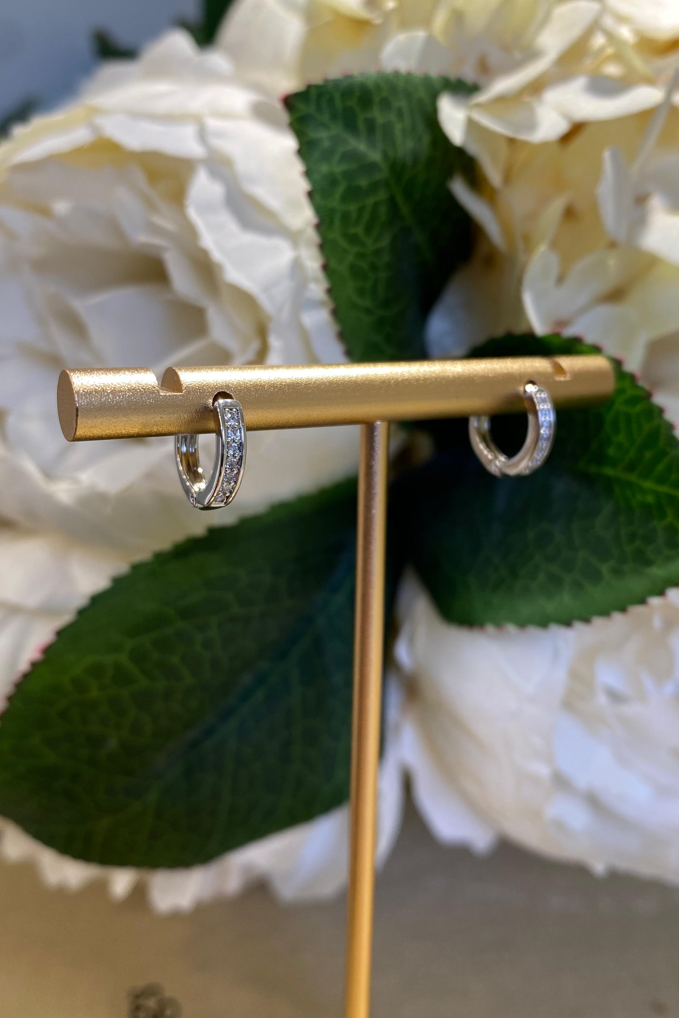 YARIM TAŞLI HALKA KÜPE 1 CM