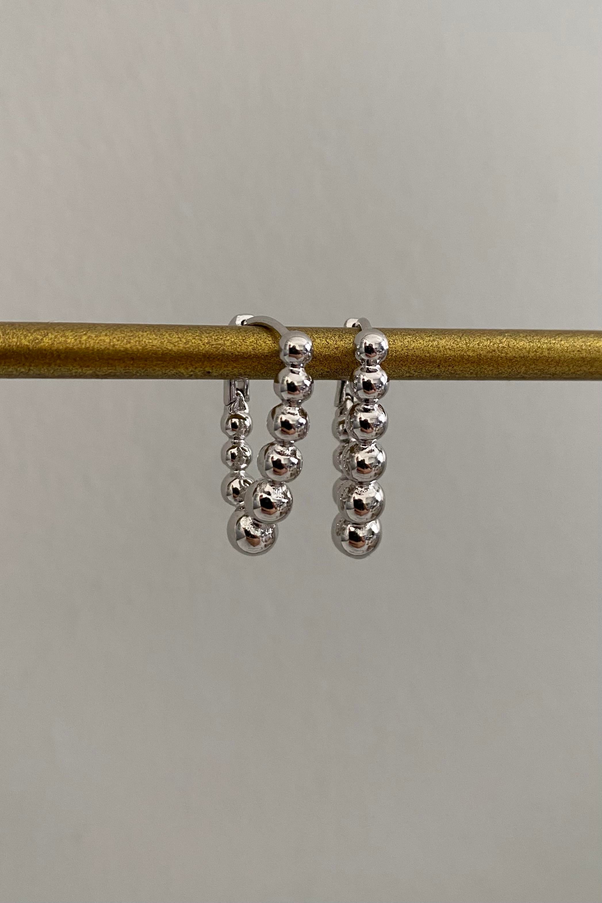 BONCUKLU ÜÇGEN KÜPE