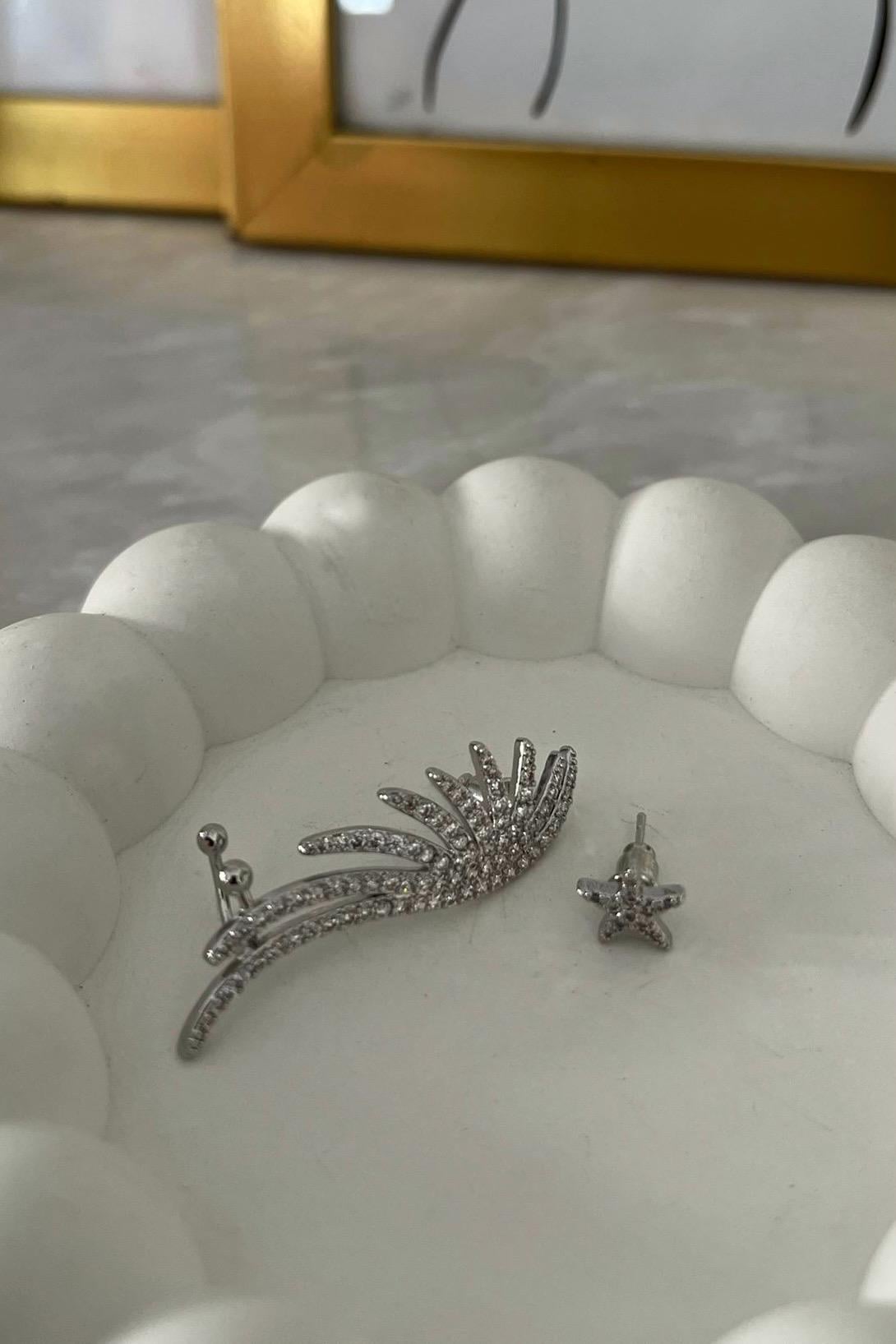 ANKA KUŞ FİGÜRLÜ TAŞ DETAYLI KÜPE