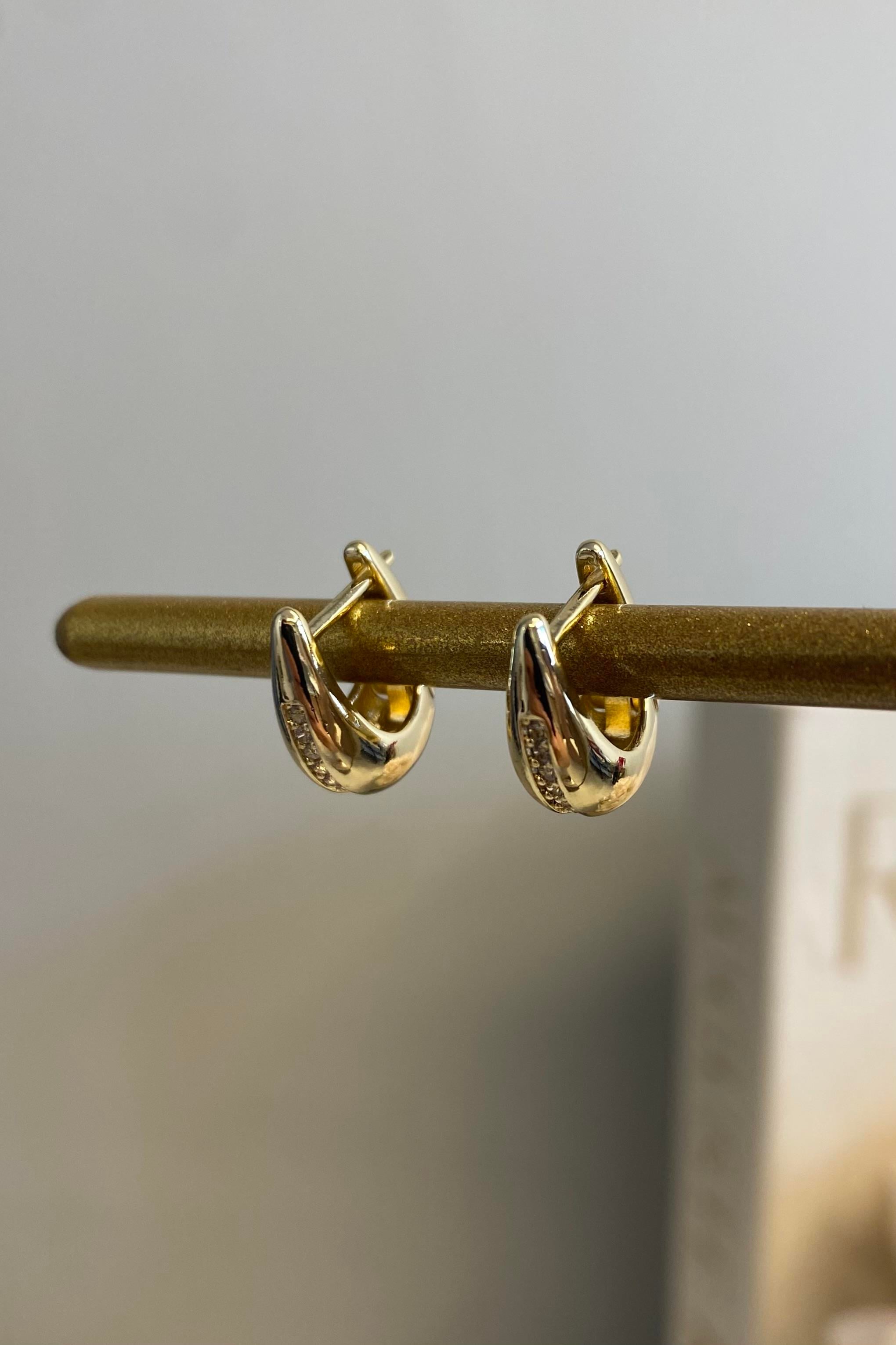 ORTASI TAŞ SIRALI DAMLA KÜPE 1,5cm