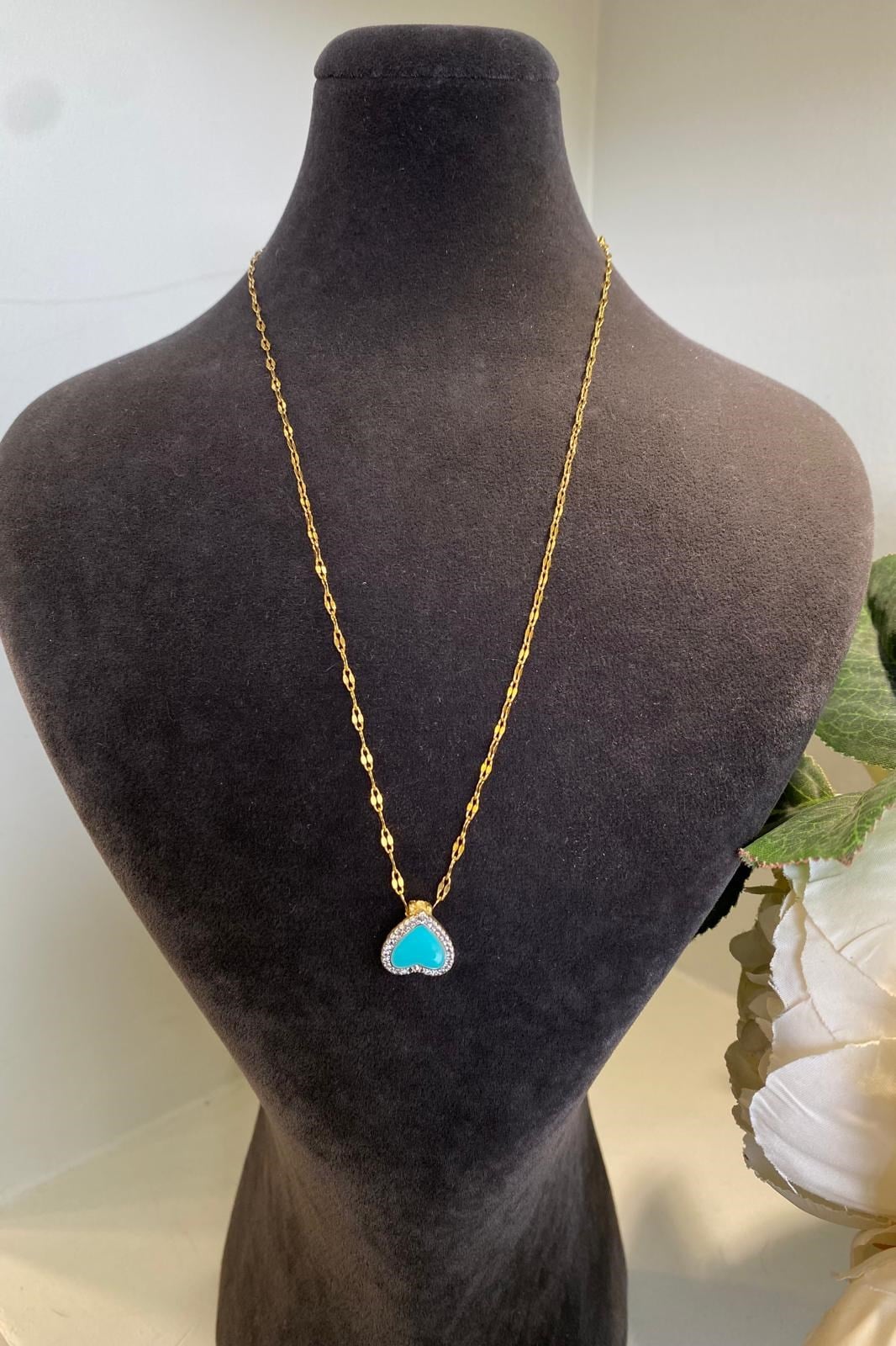 TAŞ ÇERÇEVELİ RENKLİ KALP KOLYE