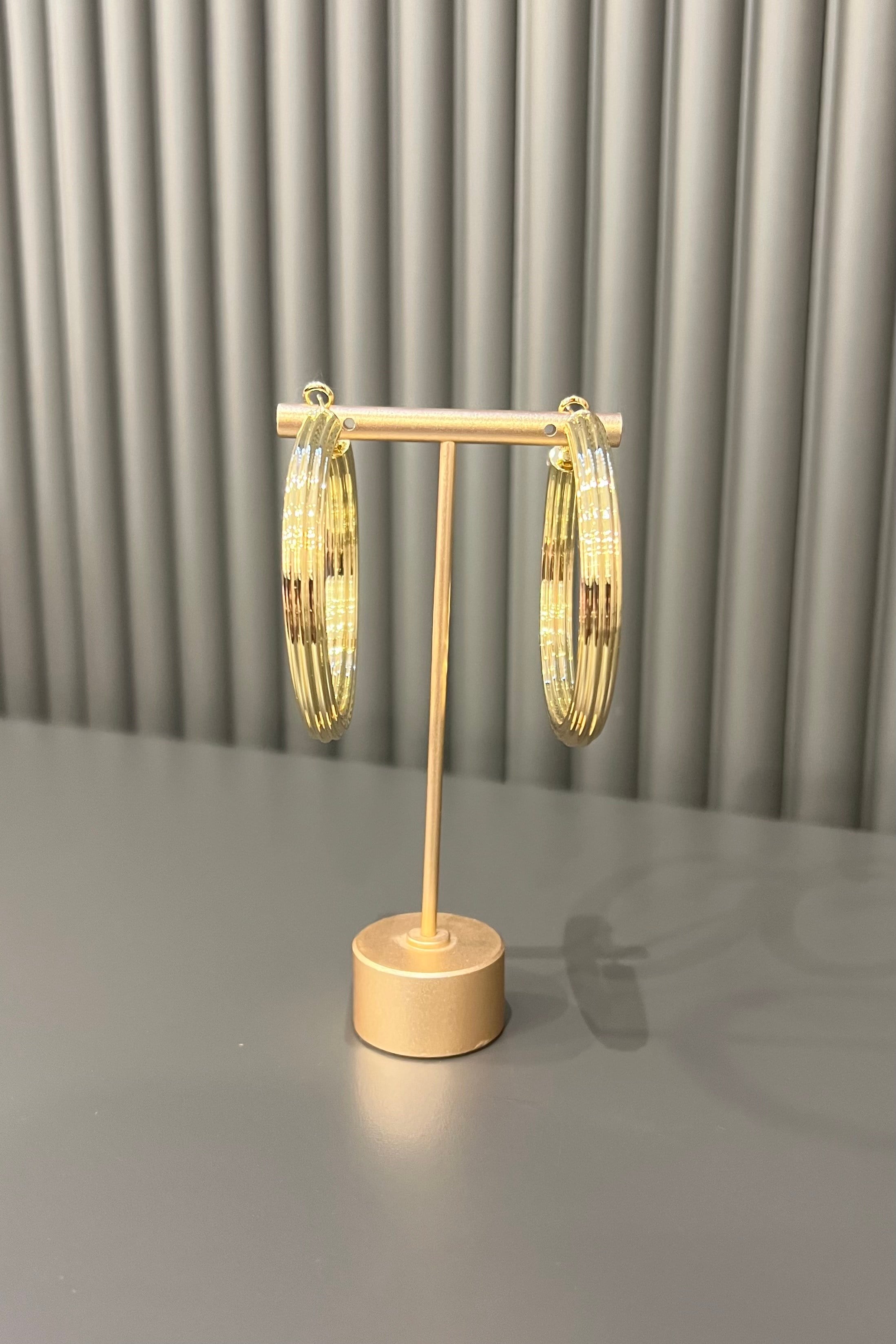 ÇİZGİ İZLİ HALKA KAPAMA KÜPE 6CM