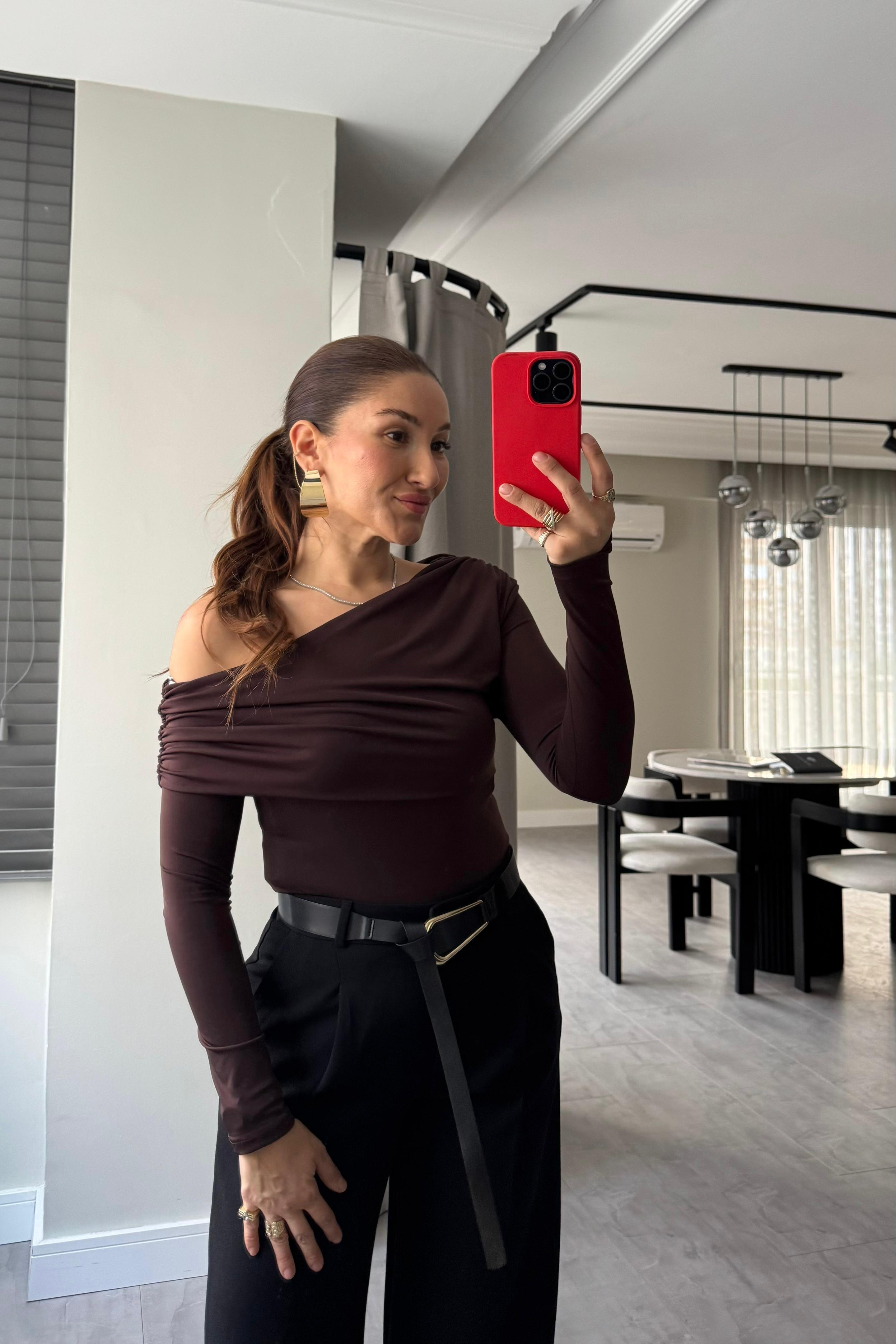 TEK OMUZ UZUN KOL DRAPELİ BLUZ/0764