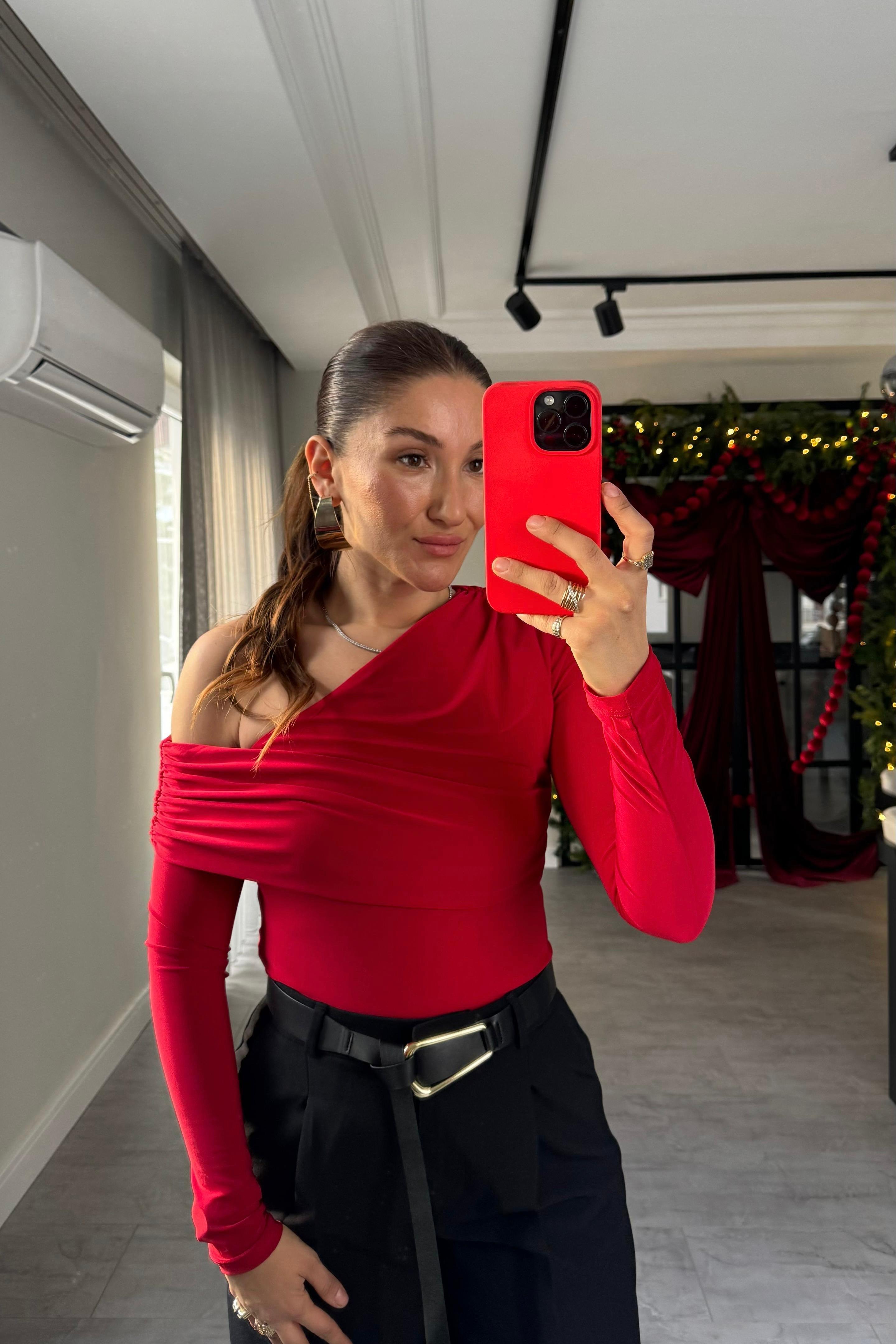 TEK OMUZ UZUN KOL DRAPELİ BLUZ/0764