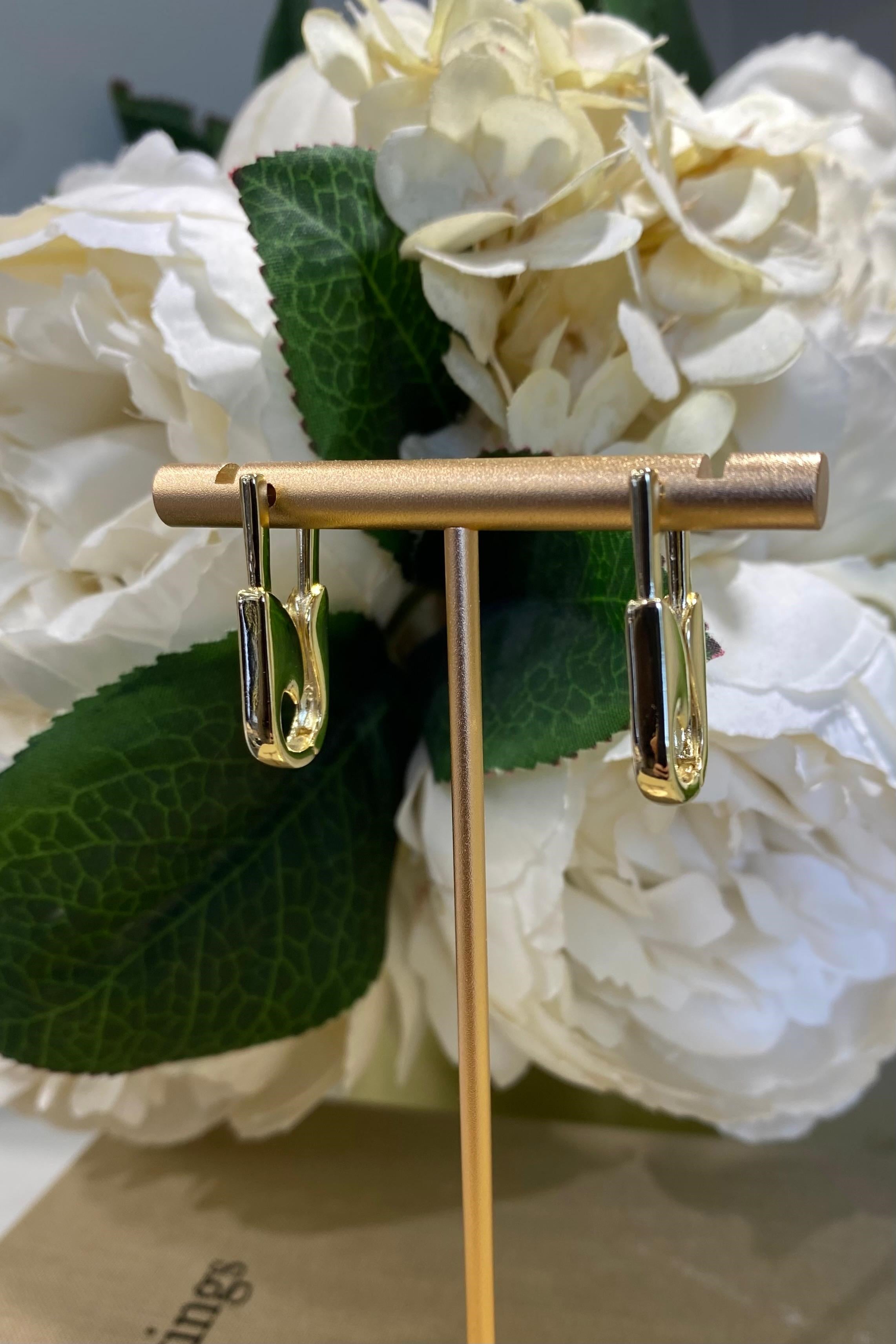 YAN FİGÜRLÜ OVAL ÇENGEL KÜPE