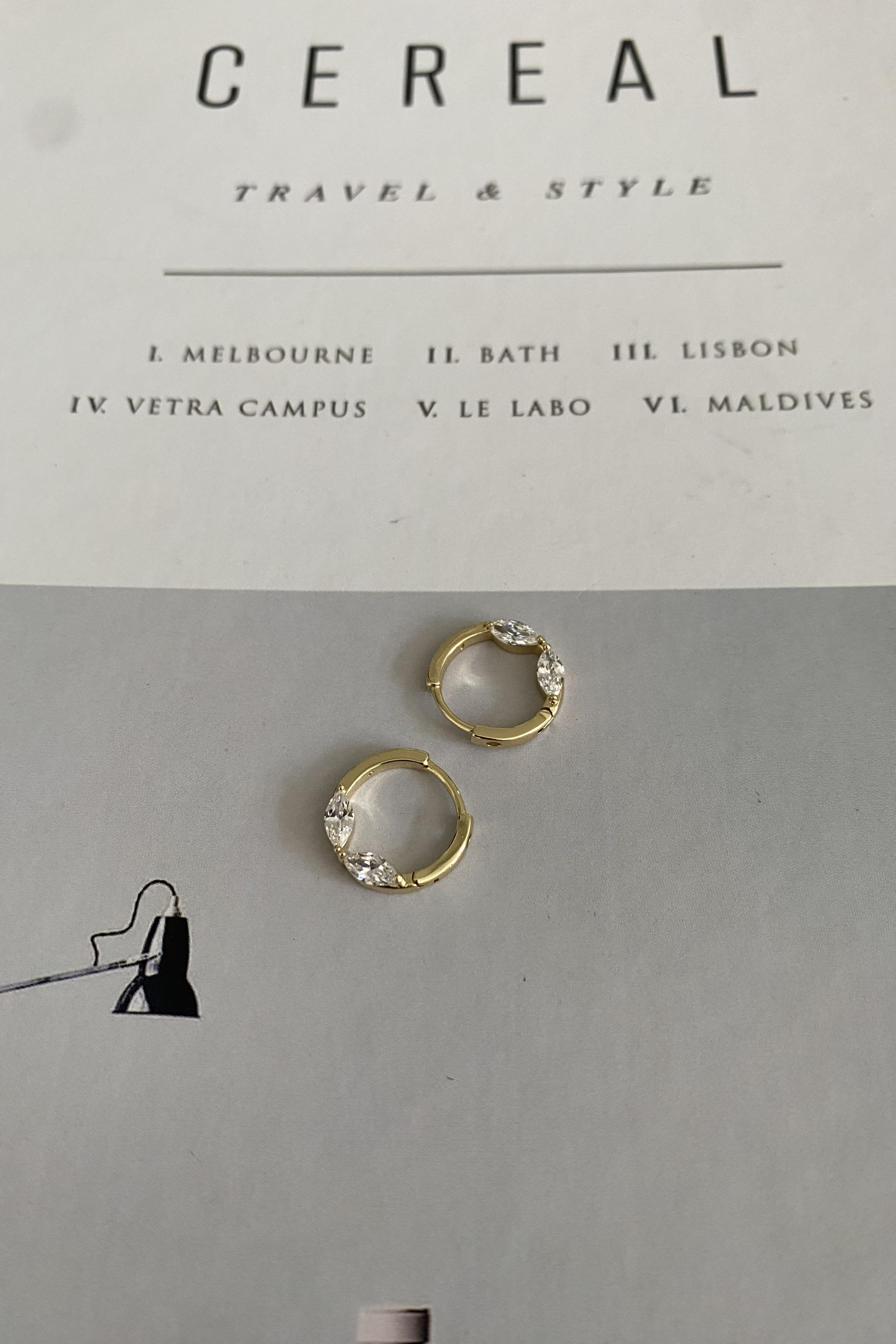 DAMLA TAŞ DETAY HALKA KÜPE 1,3cm