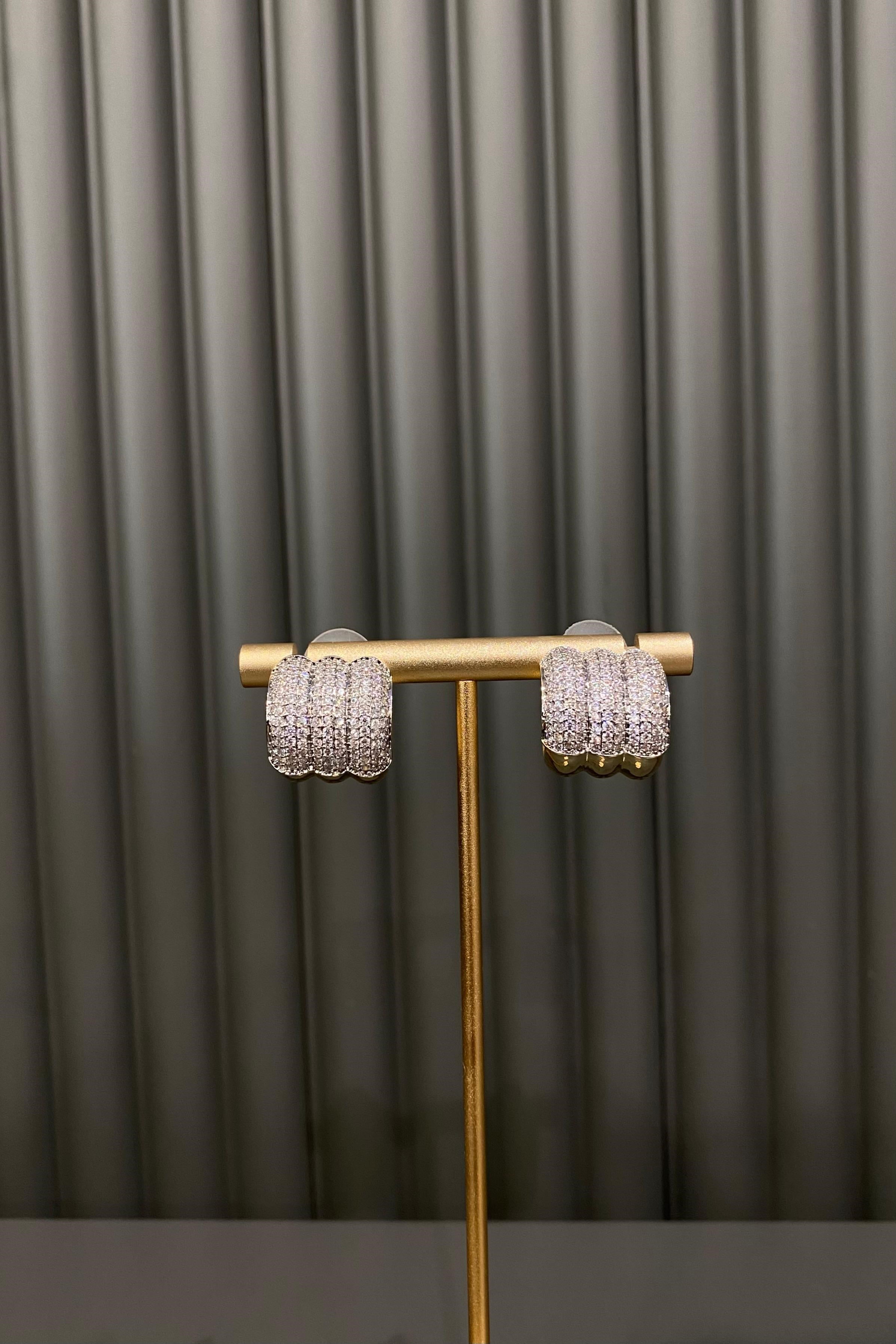 ÜÇ ÇİZGİ TAŞLI HALKA KÜPE