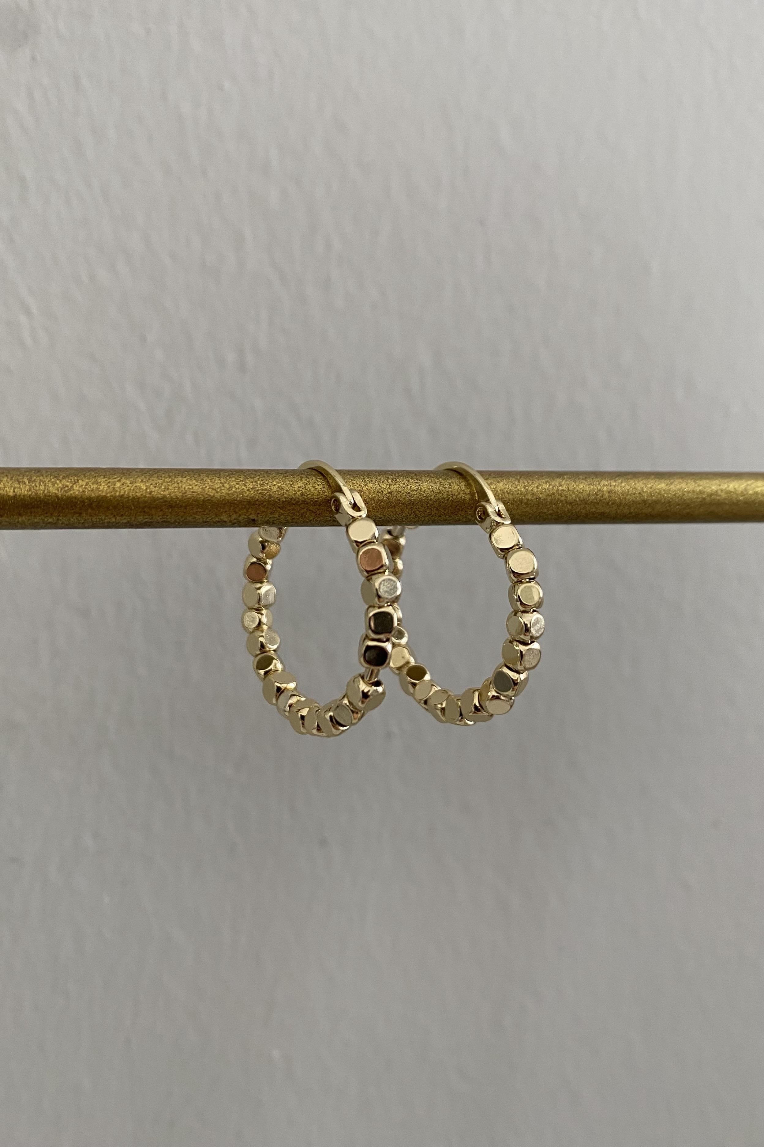 EZME NOKTALI HALKA KÜPE 2,2cm