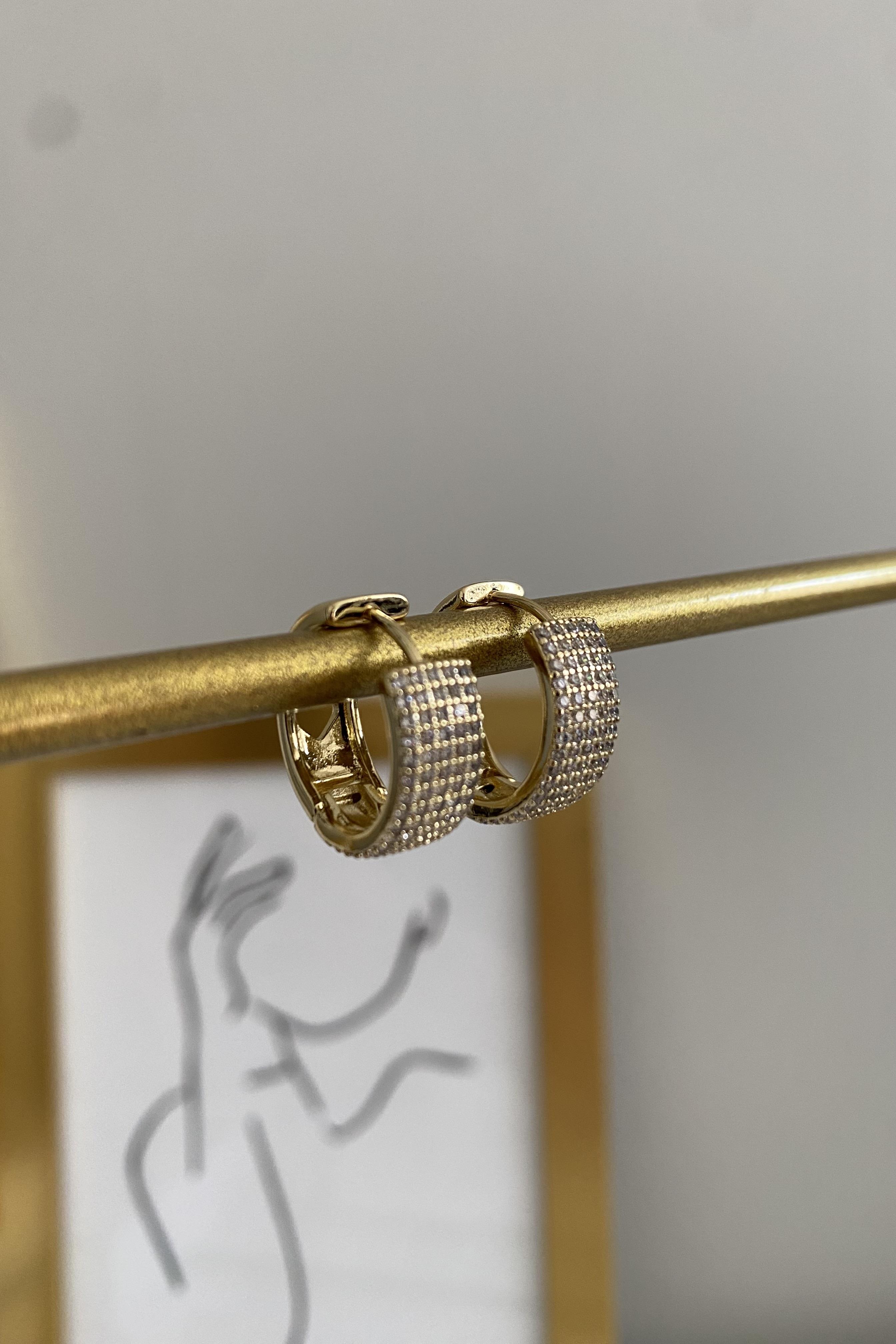 FULL ZİRKON TAŞLI HALKA KÜPE 1,5 cm