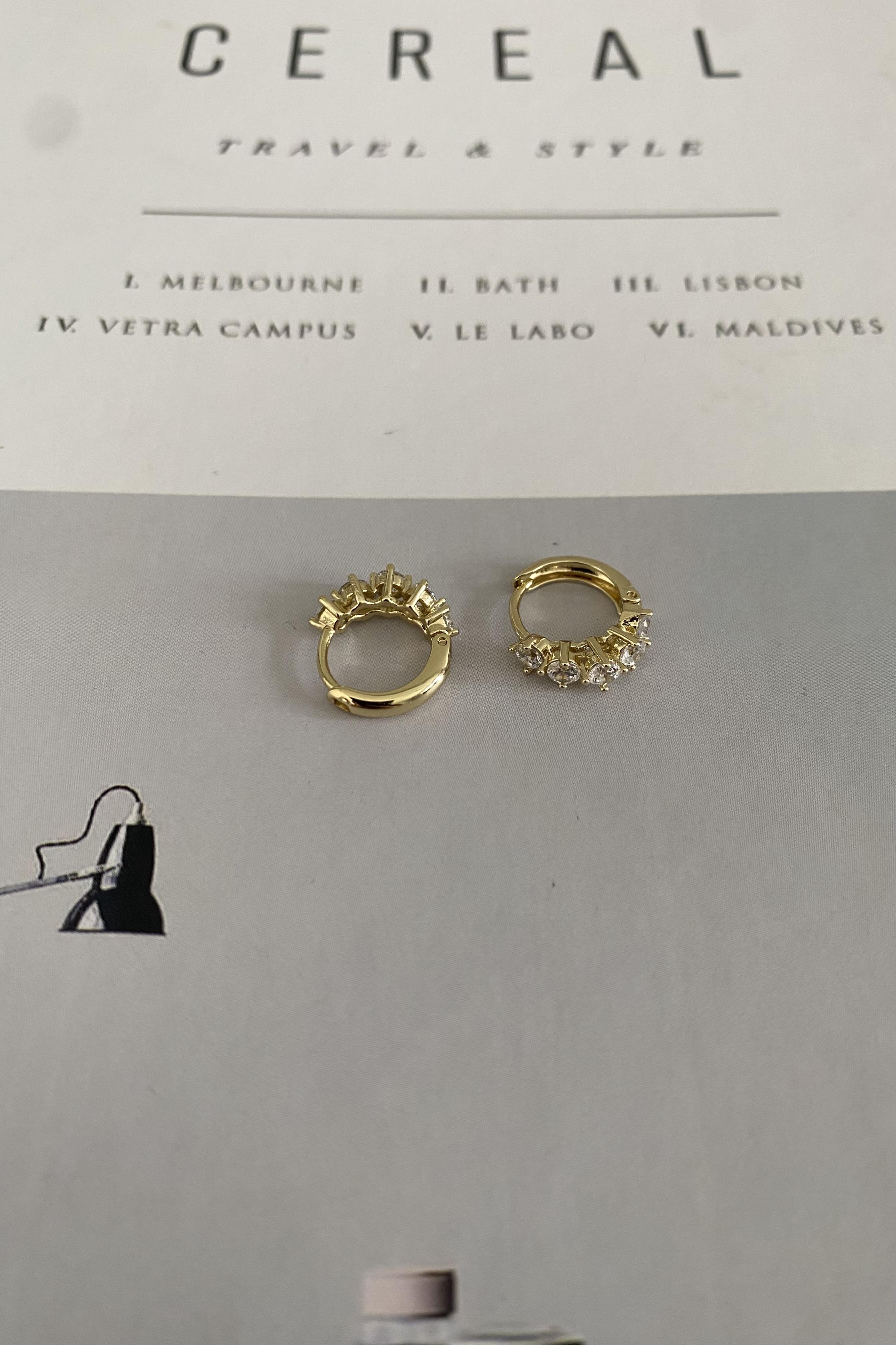 BOYUT TAŞLI HALKA KÜPE 1.5CM