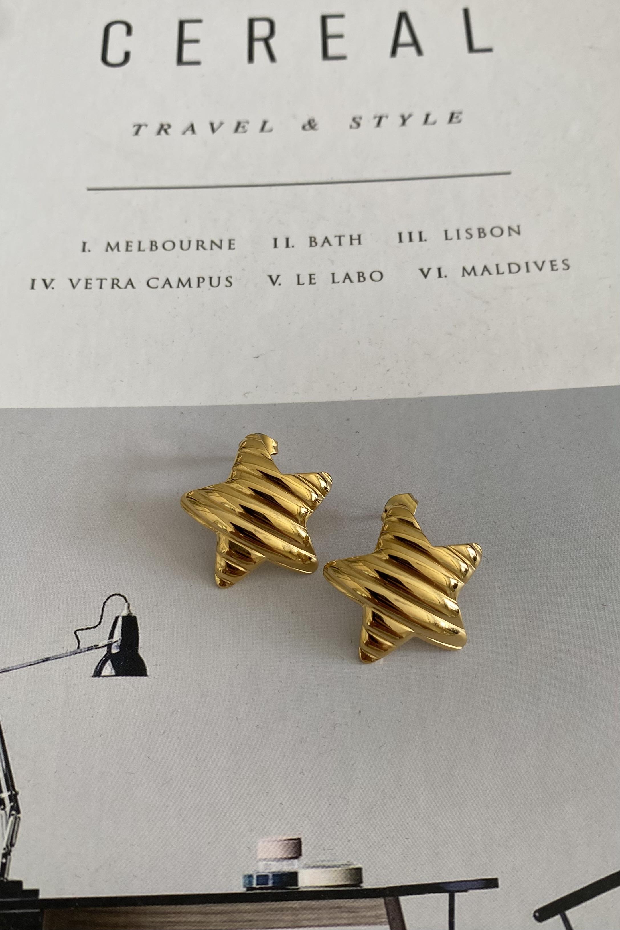 ÇİZGİLİ YILDIZ ÇİVİ KÜPE