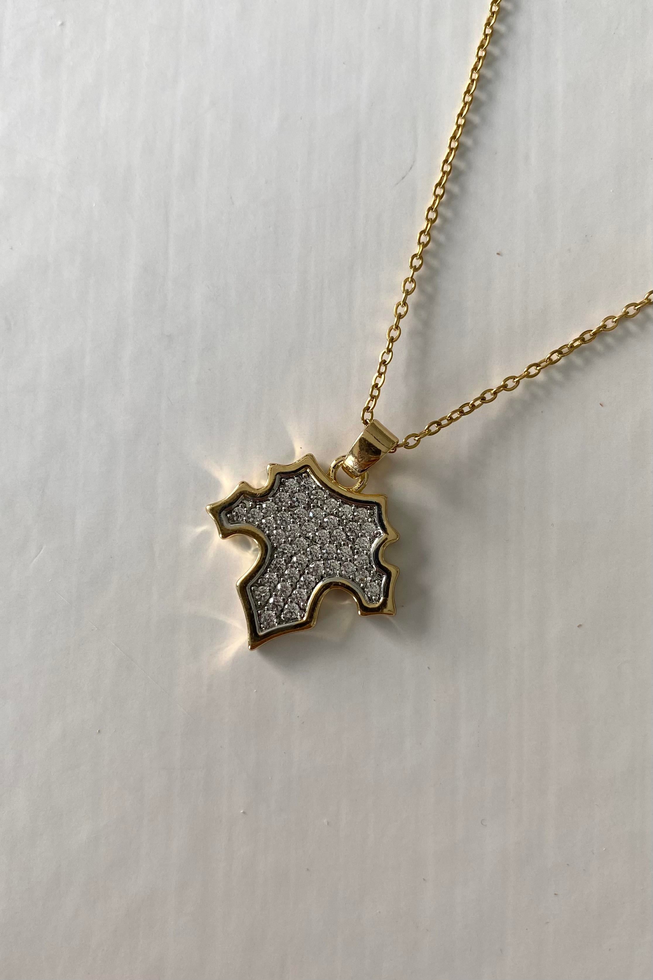 İÇİ TAŞLI YAPRAK UÇLU KOLYE