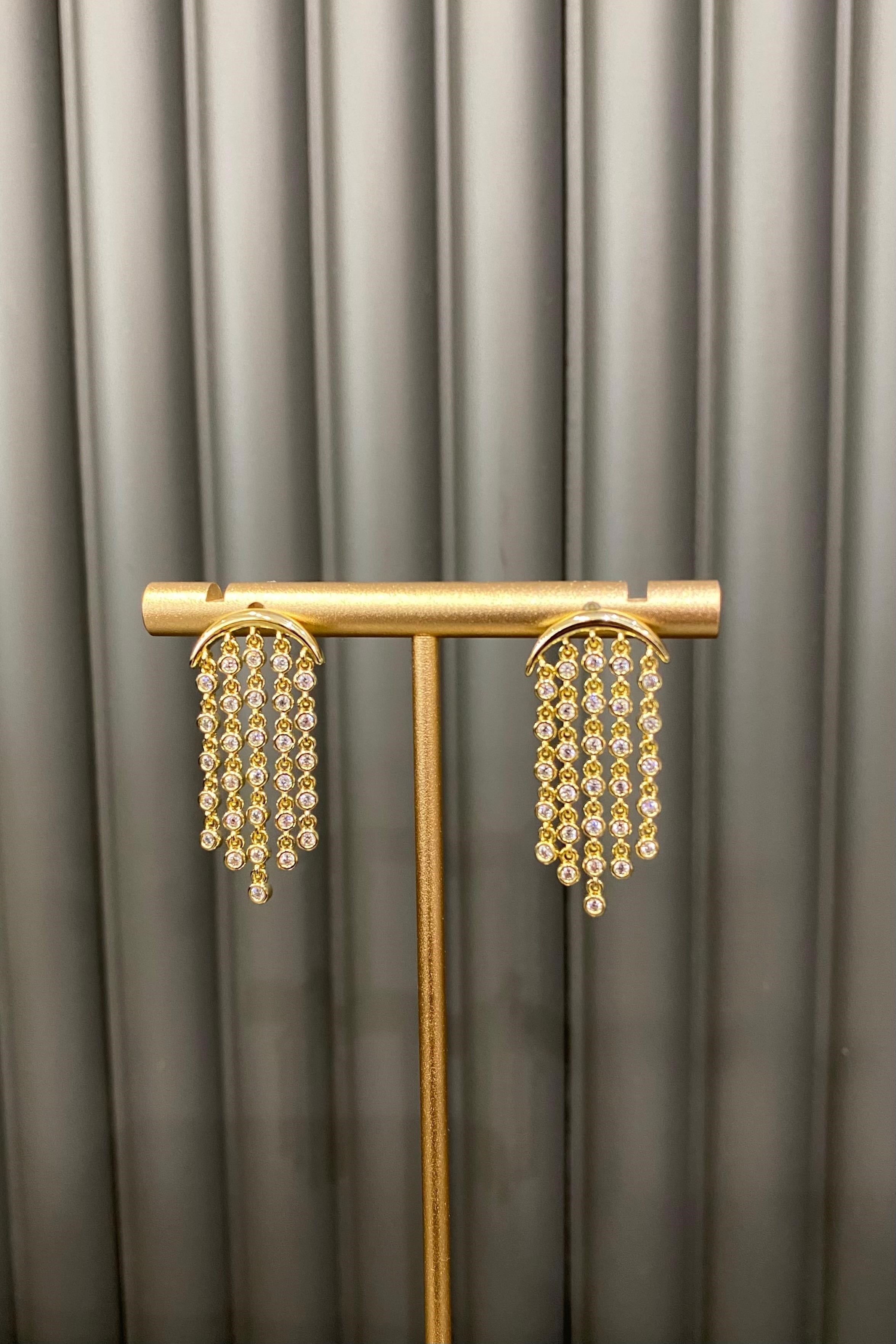 TAŞLI SALLANTILI SHAKİRA KÜPE