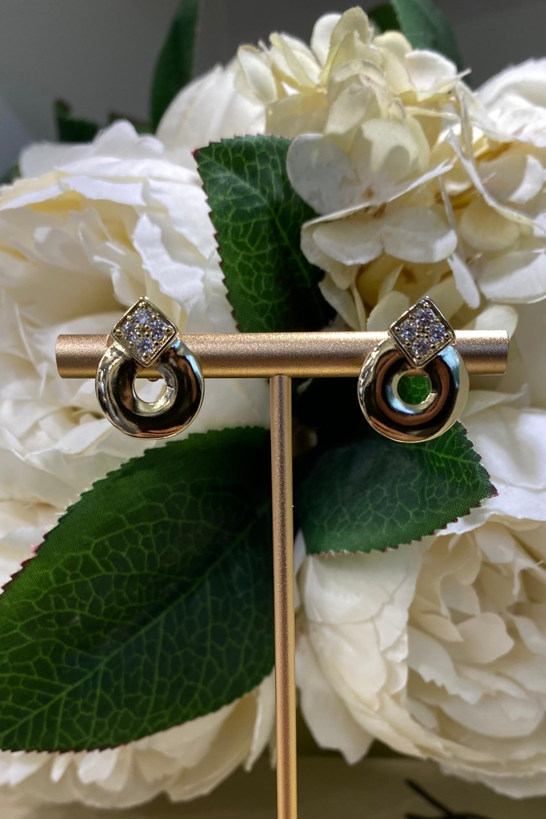 KARE TAŞ DETAY YUVARLAK KÜPE