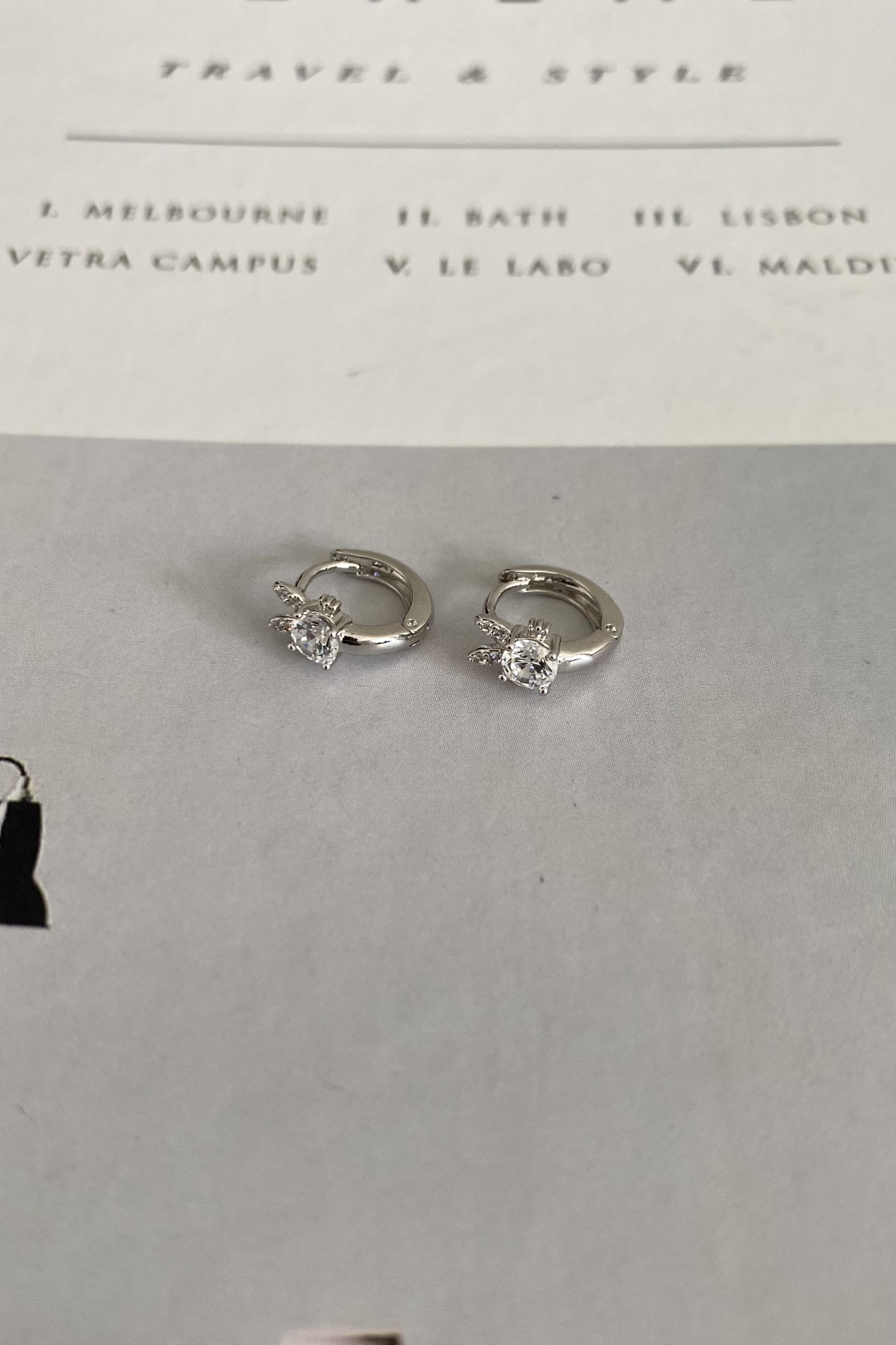 TAŞ KULAKLI HALKA KÜPE 1 CM