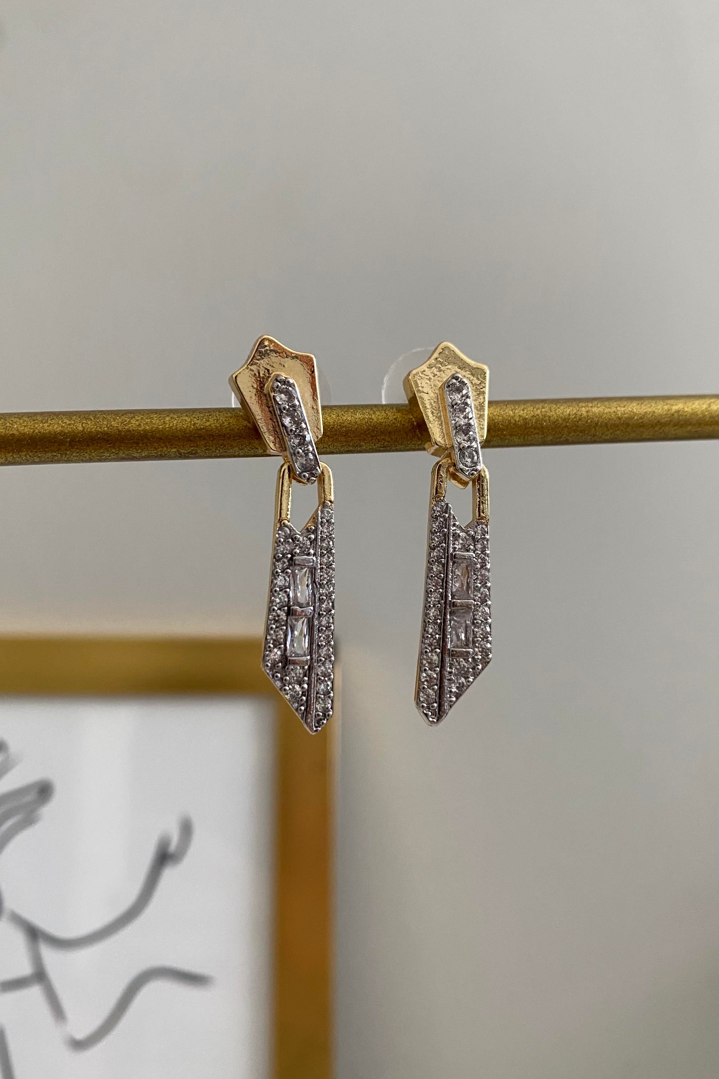 KESME TAŞLI SALLANTI KÜPE