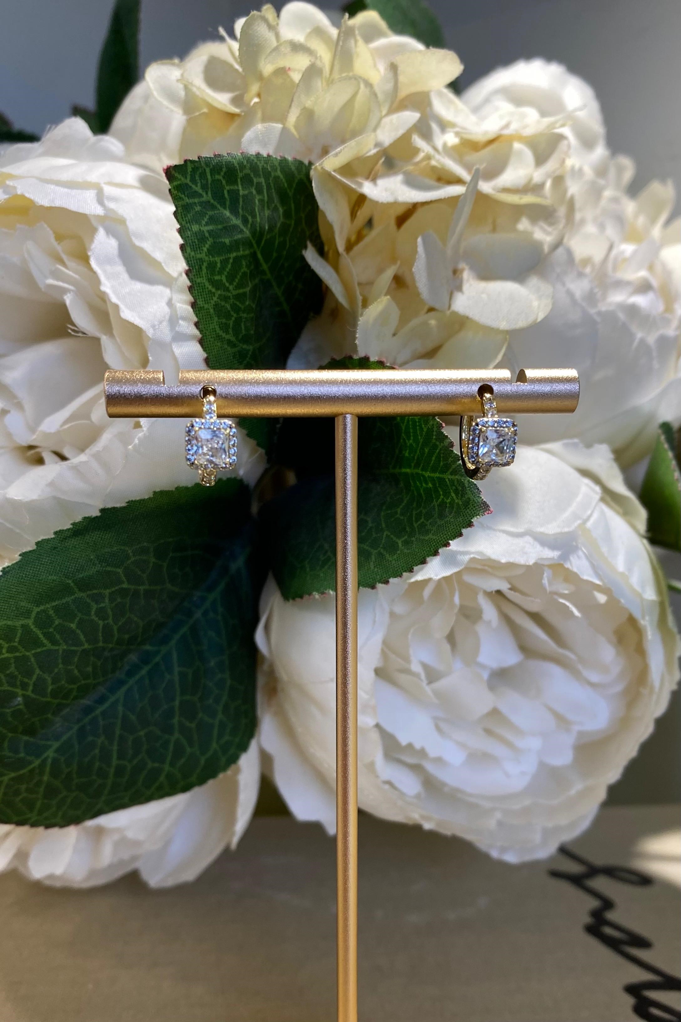 ORTASI BAGET TAŞLI MİNİMAL KÜPE 1CM