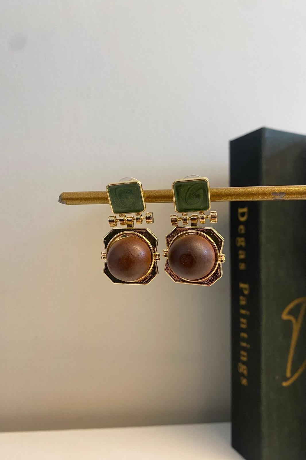 YEŞİL SEDEF PLAKA KÜPE