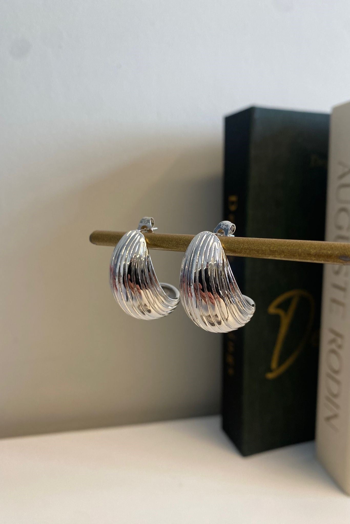 ÇİZGİLİ YARIM DAMLA KÜPE