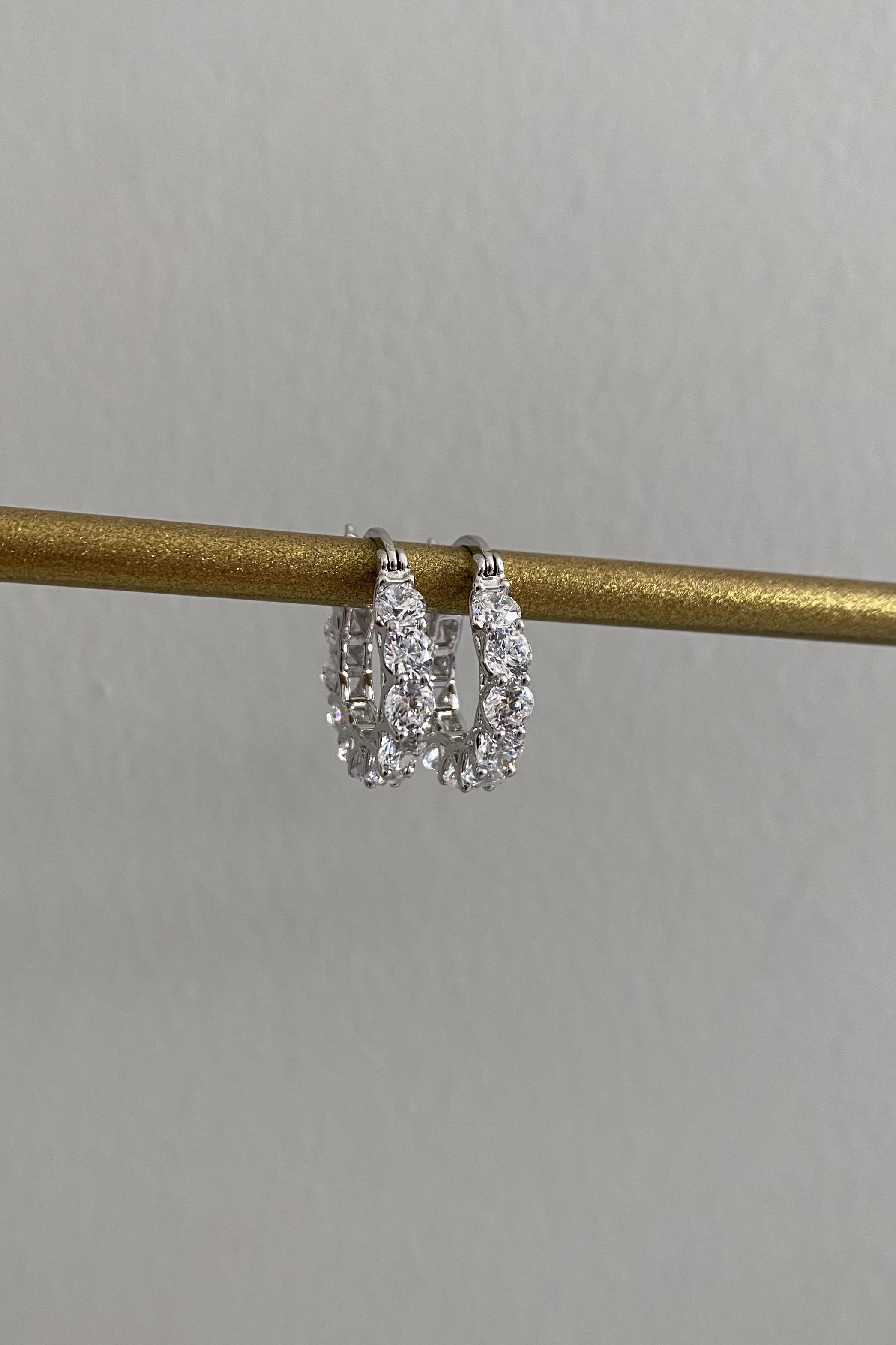 KENAR MOTİFLİ TAŞLI KÜPE 1,7cm