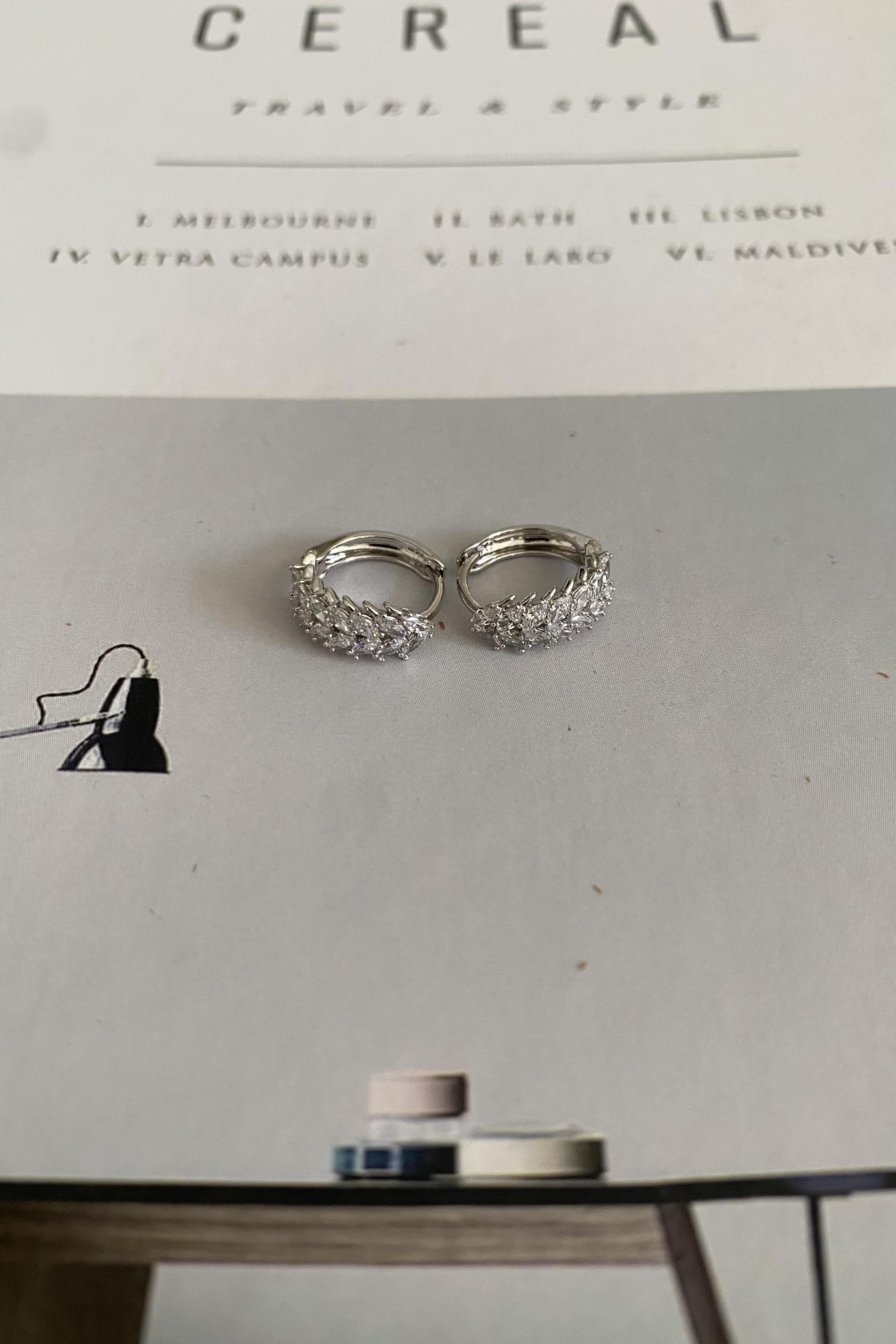 FULL TAŞLI MİNİMAL HALKA KÜPE