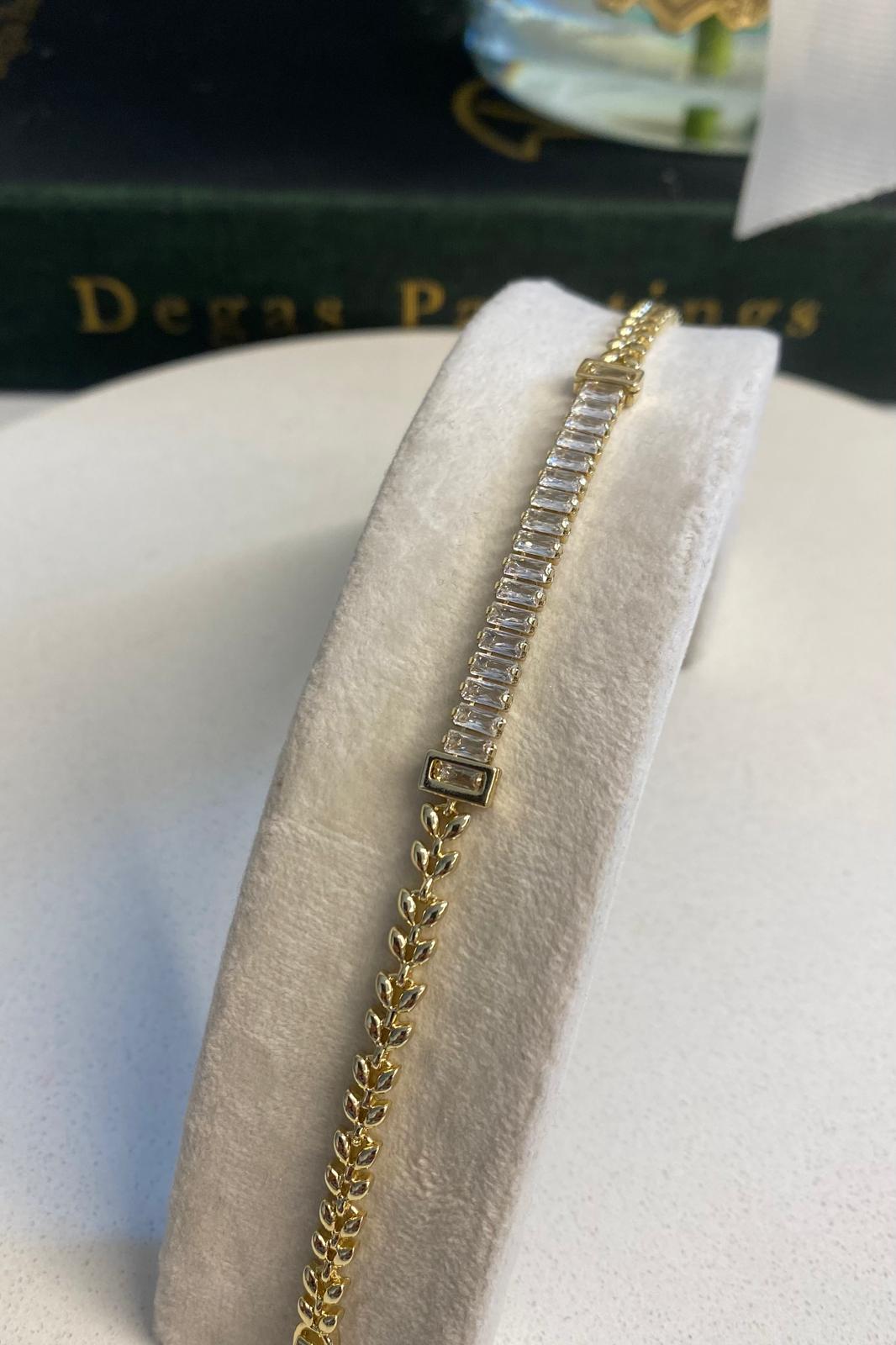 ORTASI BAGET TAŞLI RAY BİLEZİK