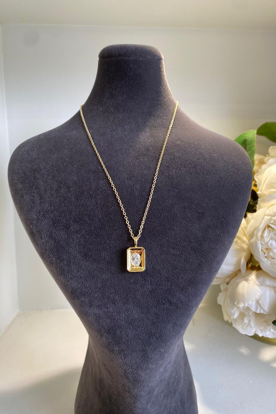 İÇİ OVAL BAGET PLAKA KOLYE