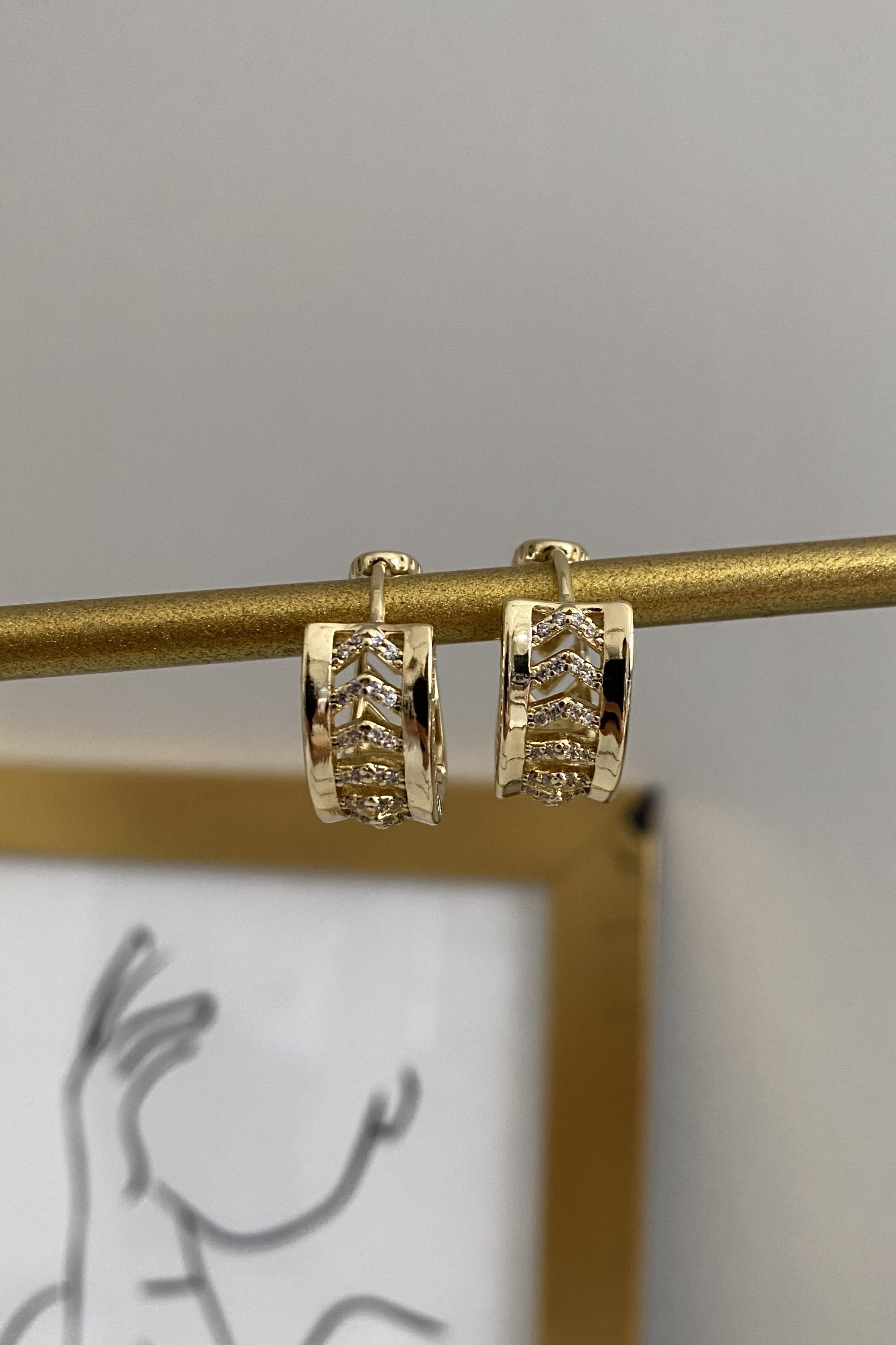 V TAŞ SIRALI HALKA KÜPE 1,7cm