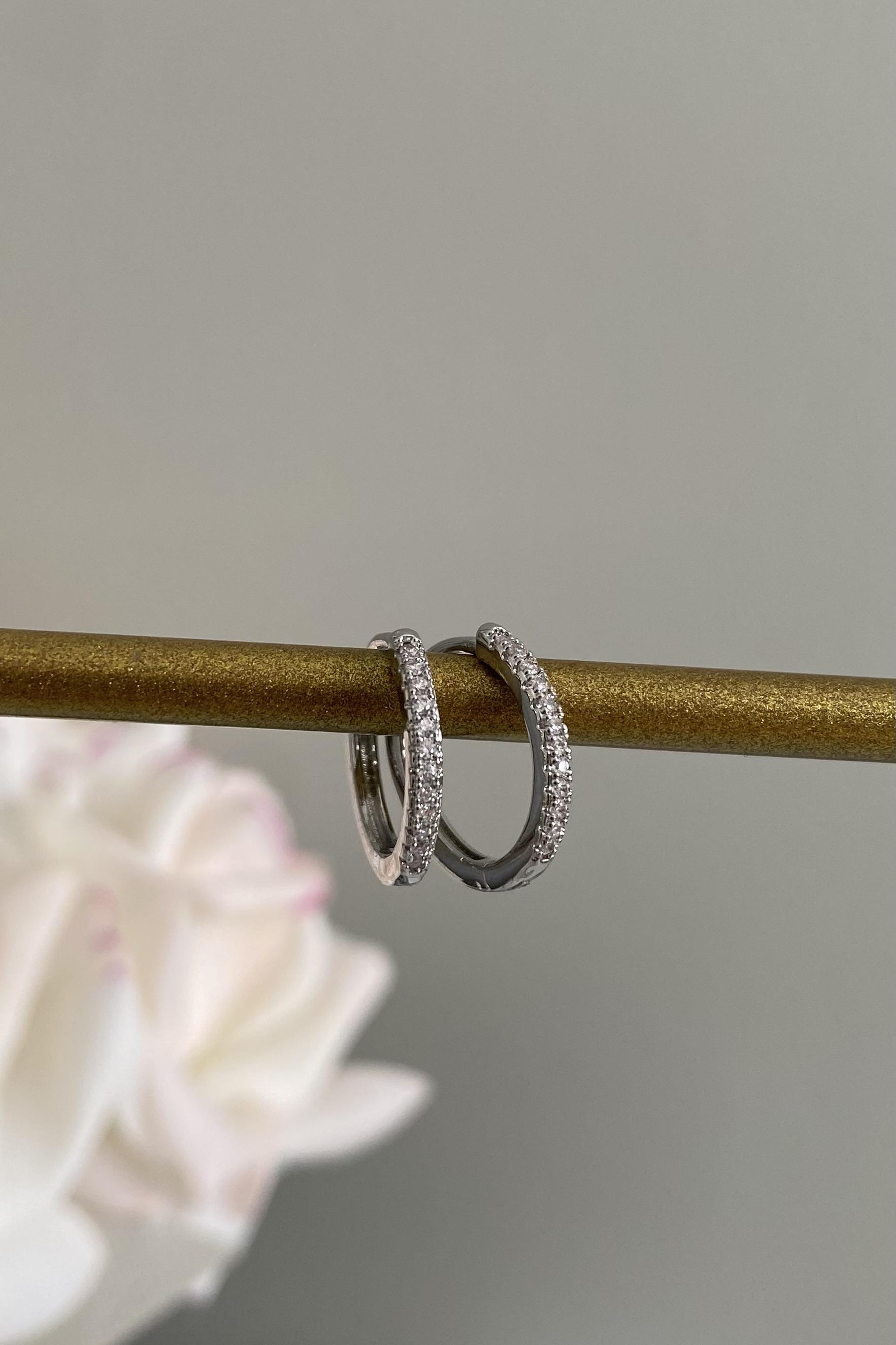 ZİRKON TAŞLI HALKA KÜPE