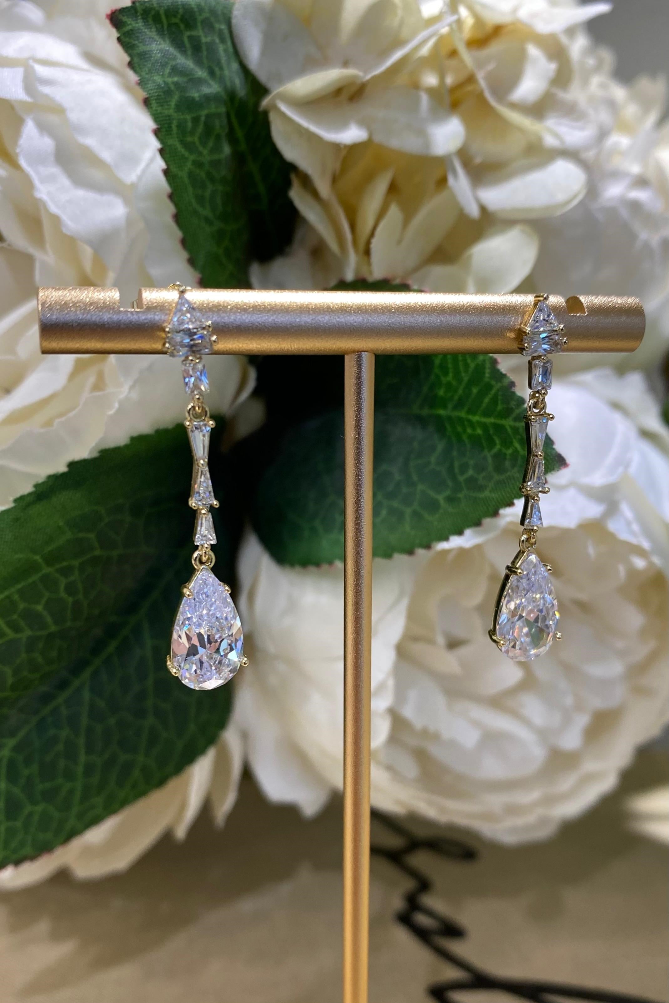 KESME BAGET TAŞLI DAMLA UÇ KÜPE