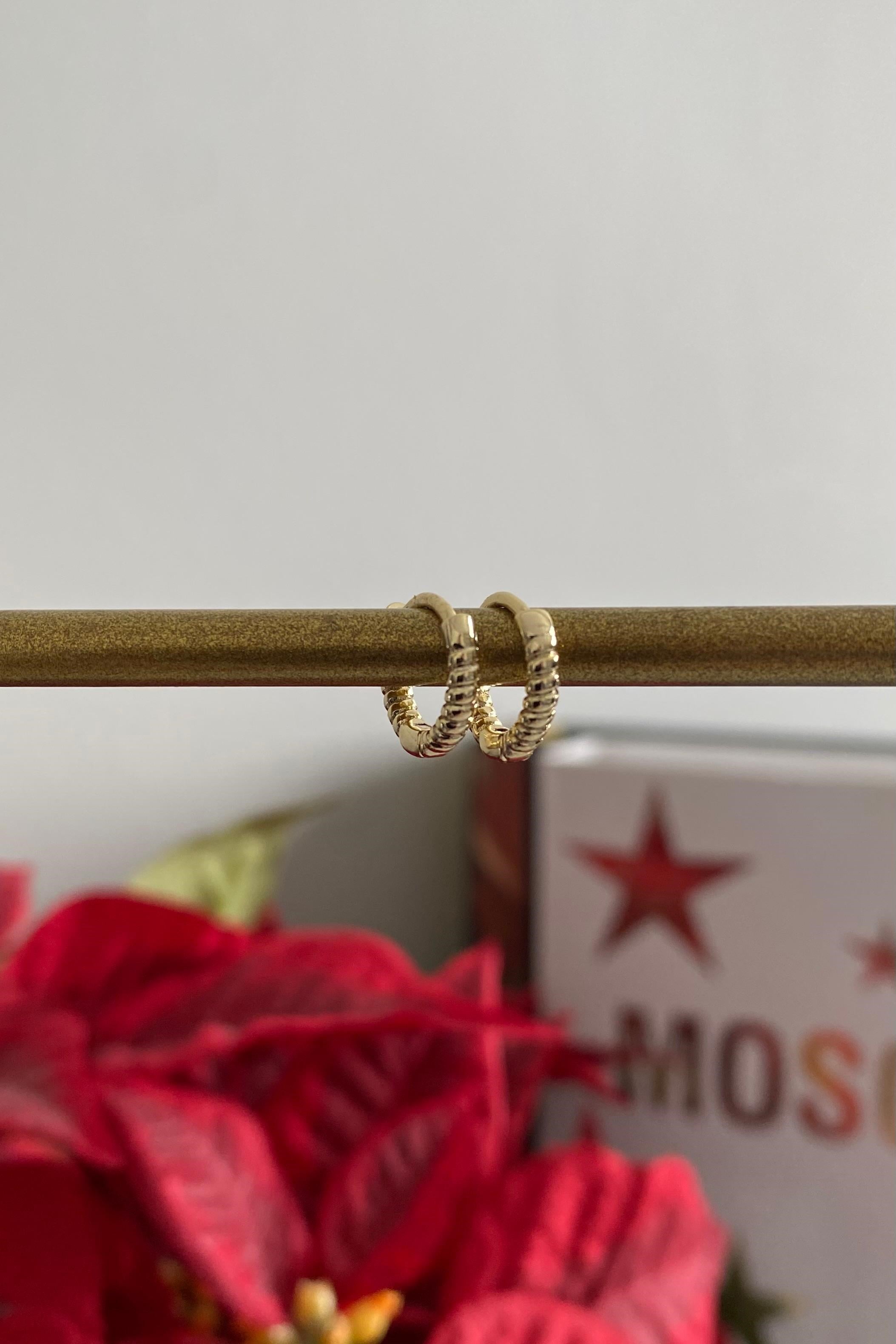 MİNİMAL KIVRIM HALKA KÜPE