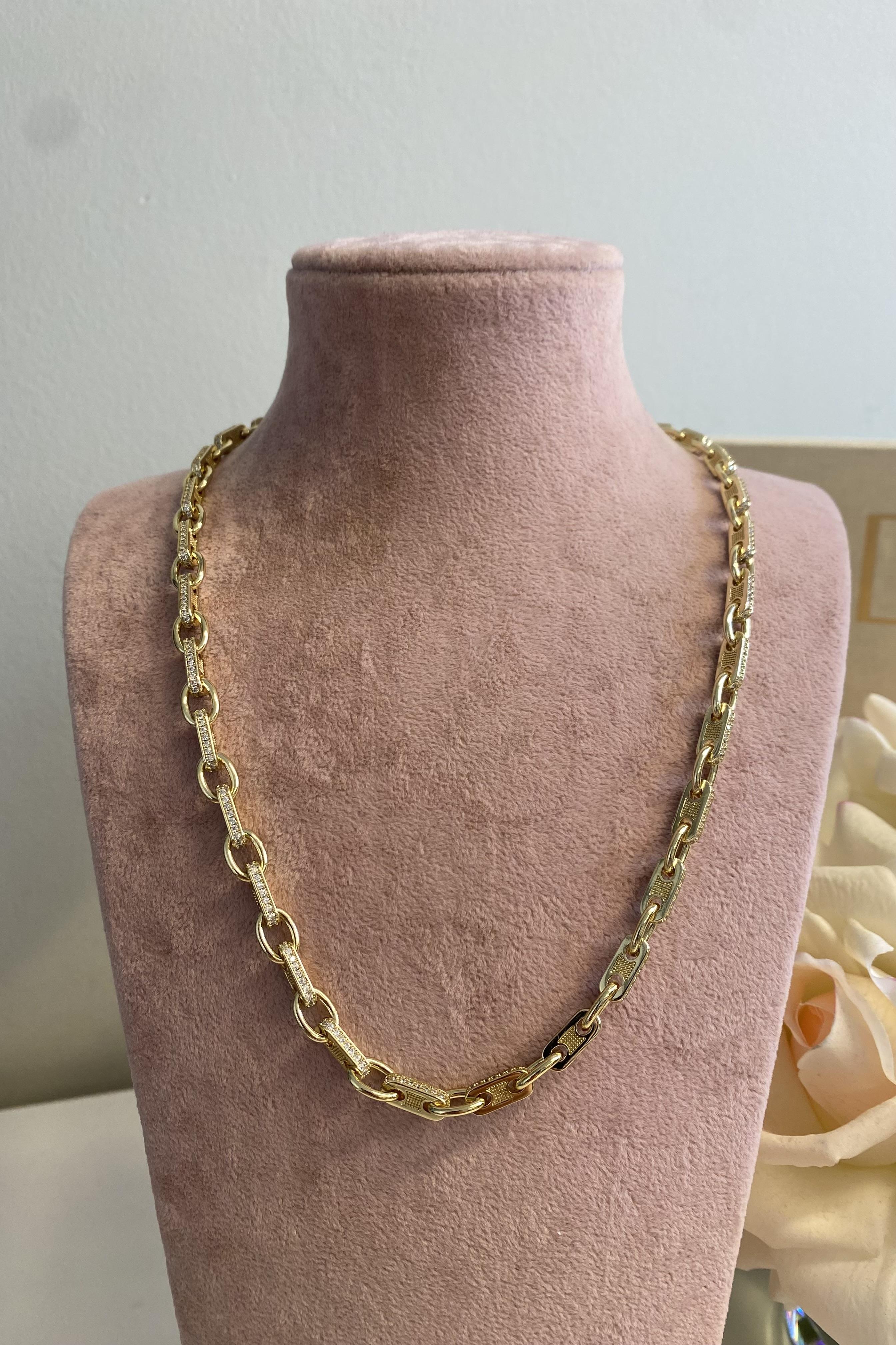 YAN TAŞLI OVAL KOLYE