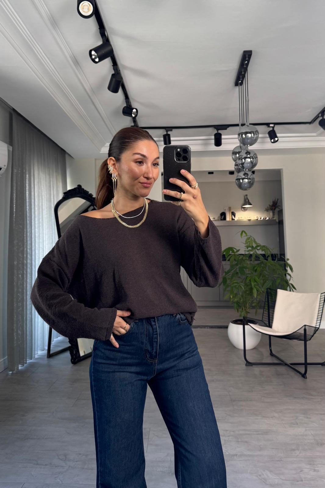 YUVARLAK YAKA TRİKO BLUZ