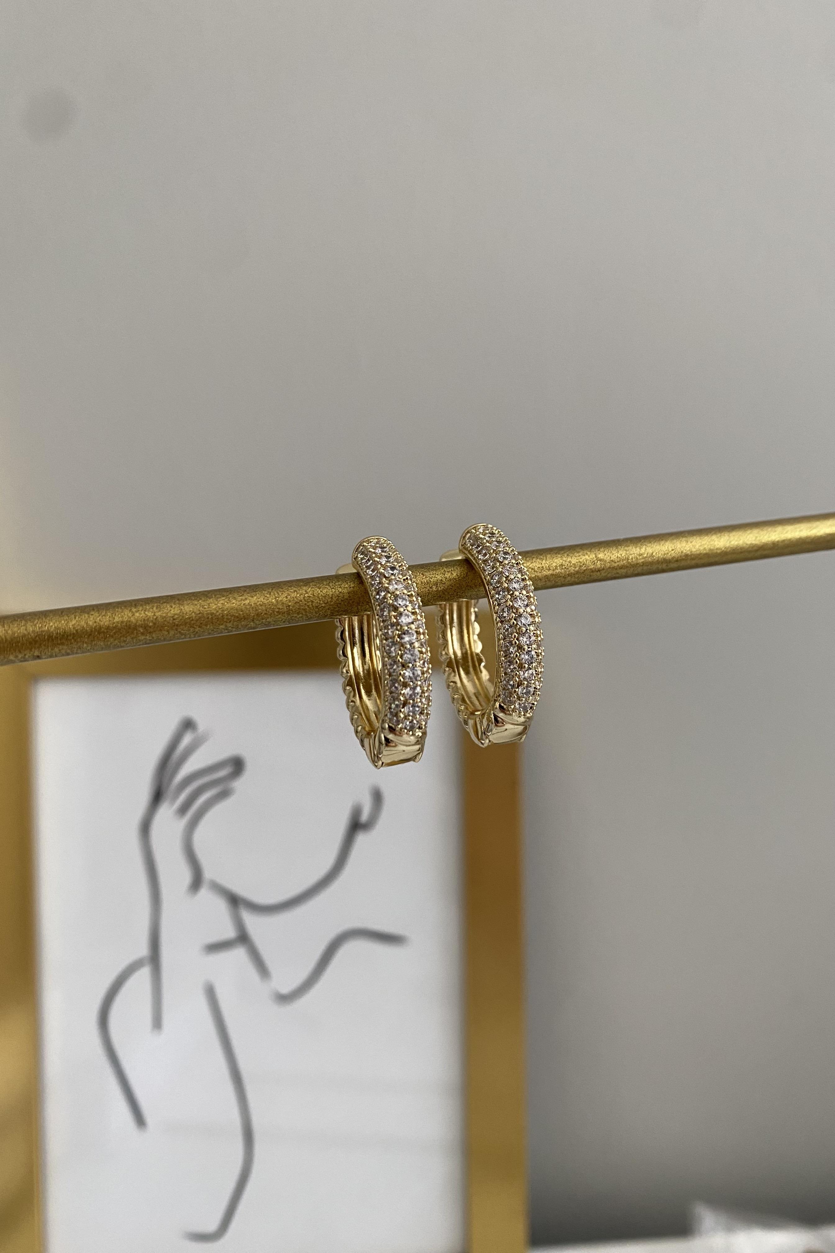 ZİRKON TAŞLI SARMAL HALKA KÜPE 2.5 CM