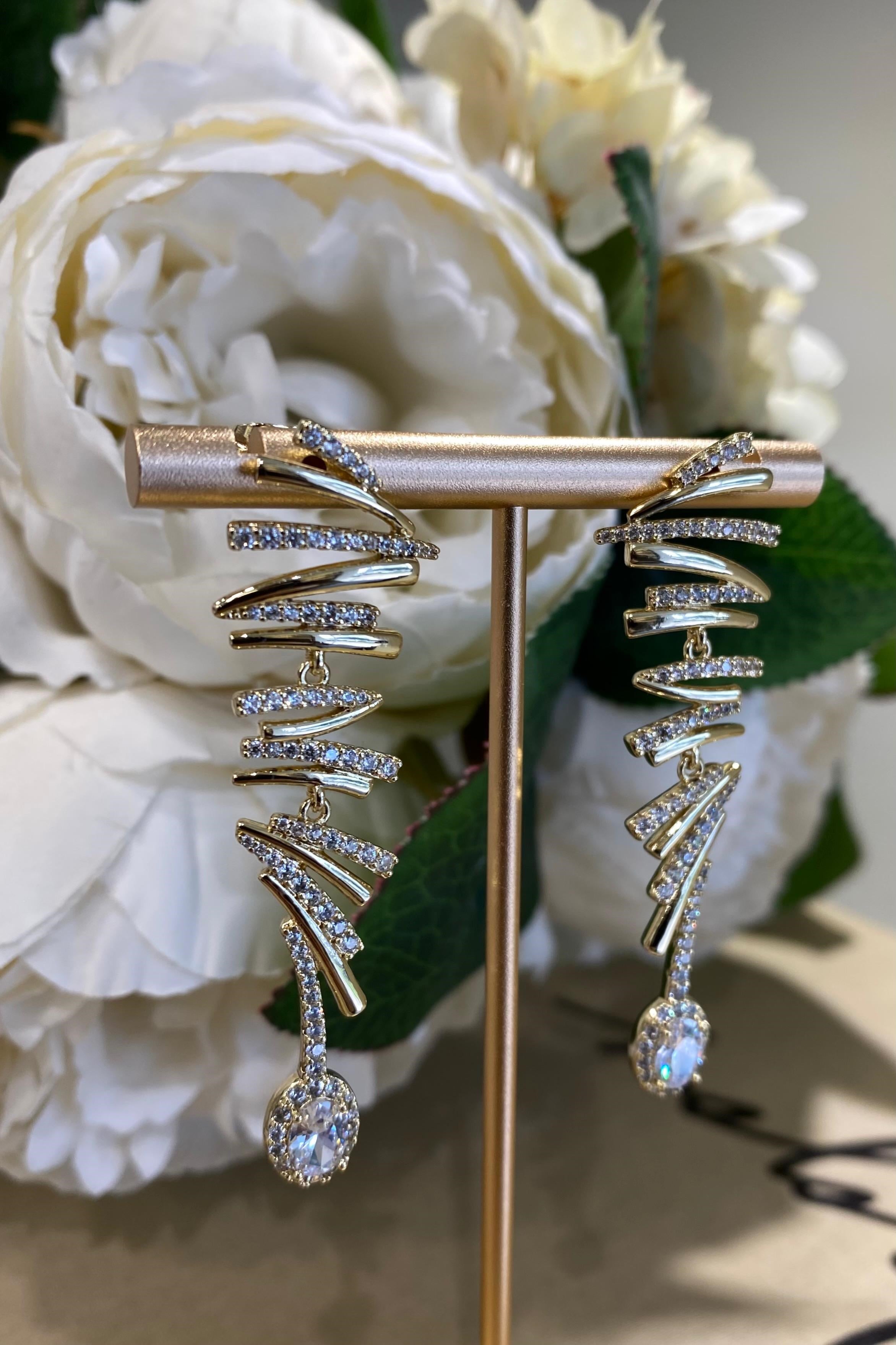 OVAL BAGET UÇLU ZİRKON MERDİVEN KÜPE