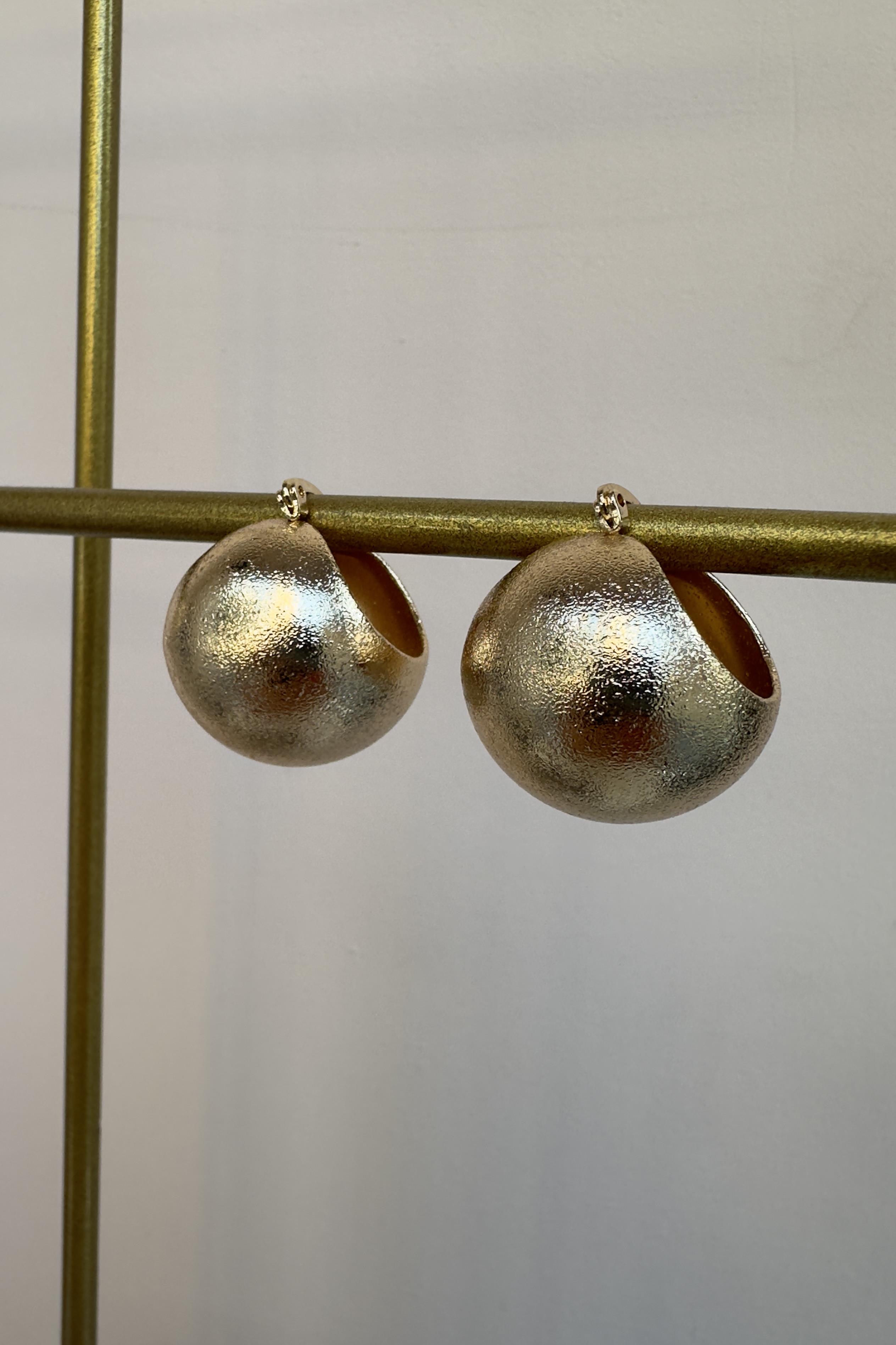 MAT BÜYÜK TOP HALKA KÜPE