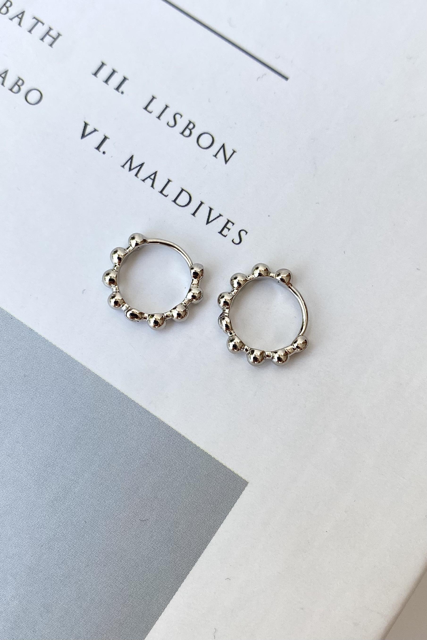 MİNİMAL BONCUKLU KÜPE 1 CM