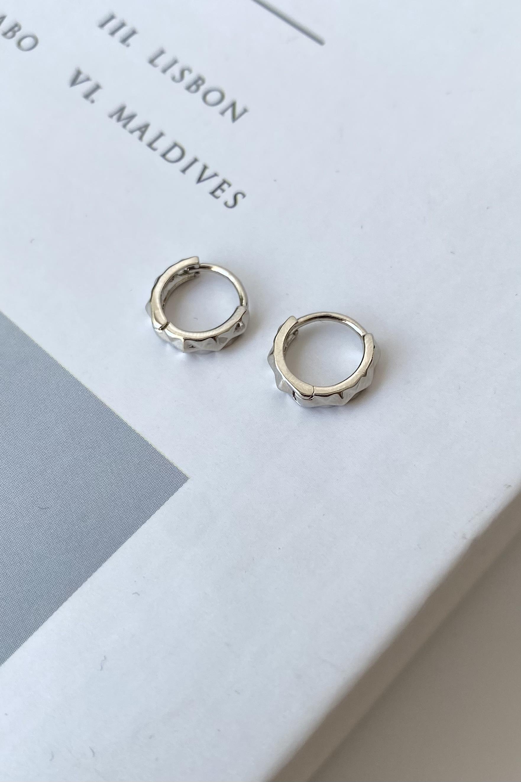 MİNİMAL EZME İZLİ KÜPE 1 CM