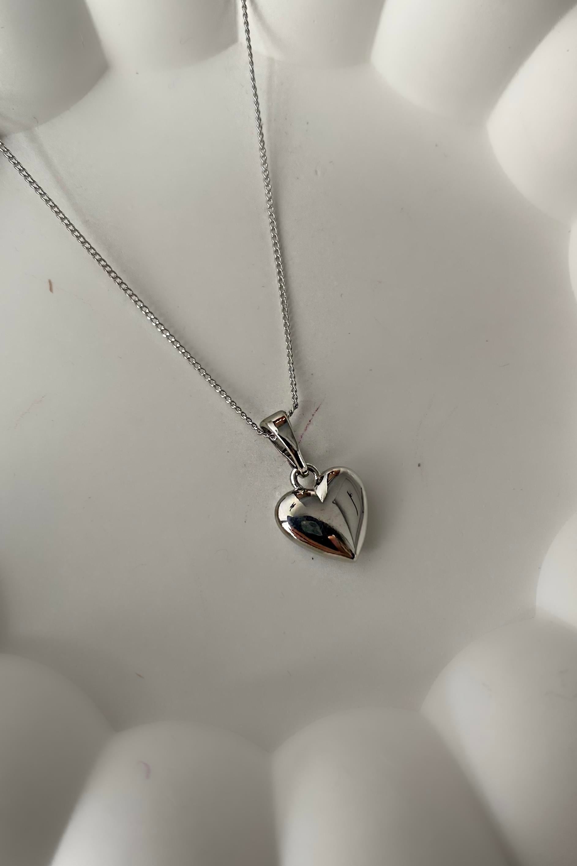 MİNİMAL MOTİFLİ KALP KOLYE