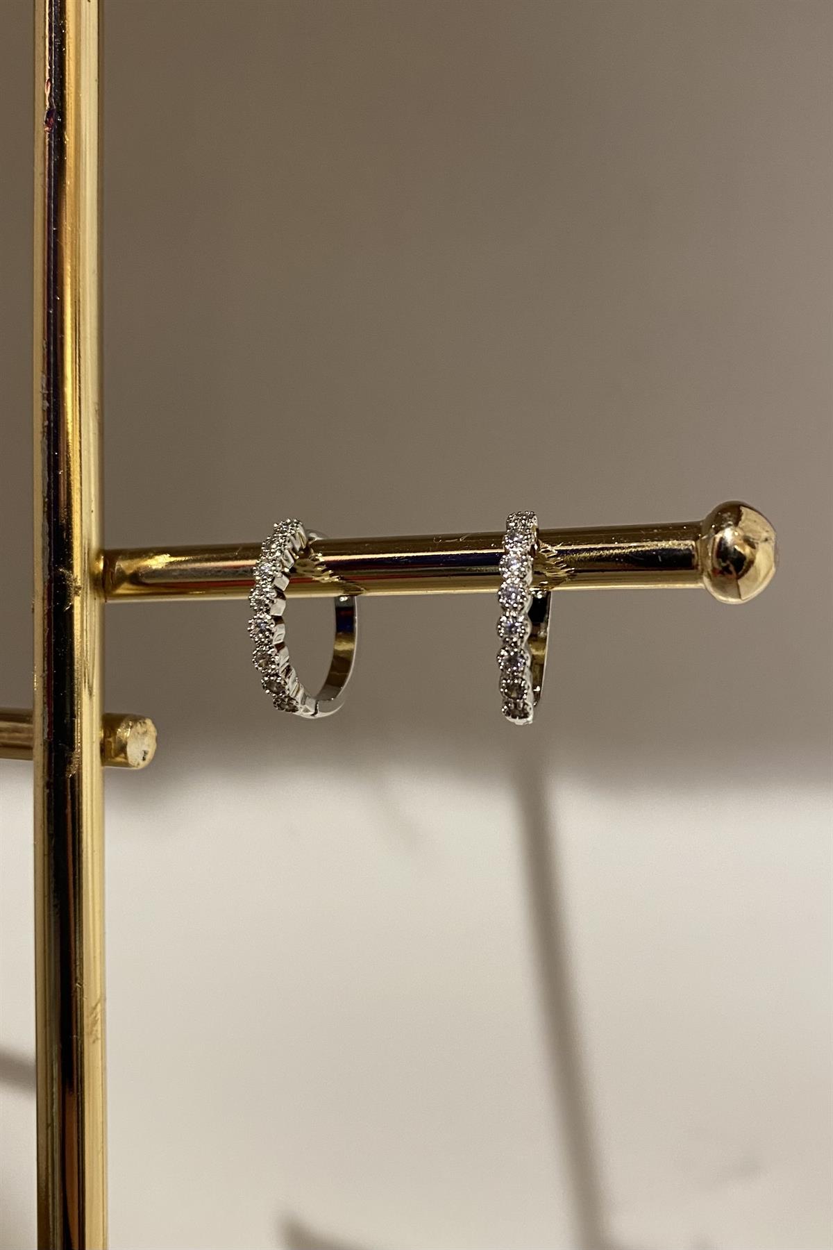 MOTİFLİ TAŞLI HALKA KÜPE 1,5cm