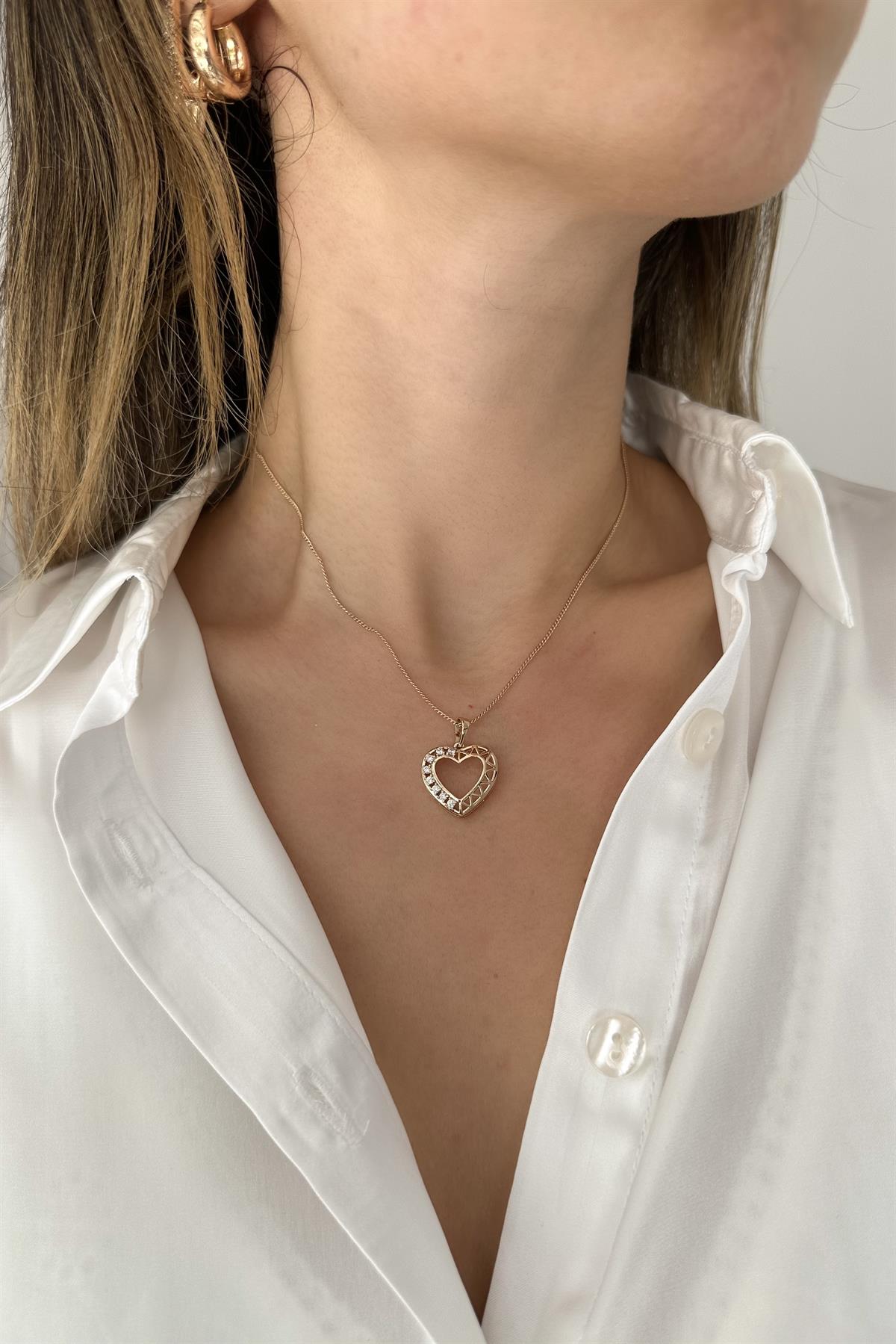 MOTİFLİ TEK TARAFI TAŞLI KALP KOLYE