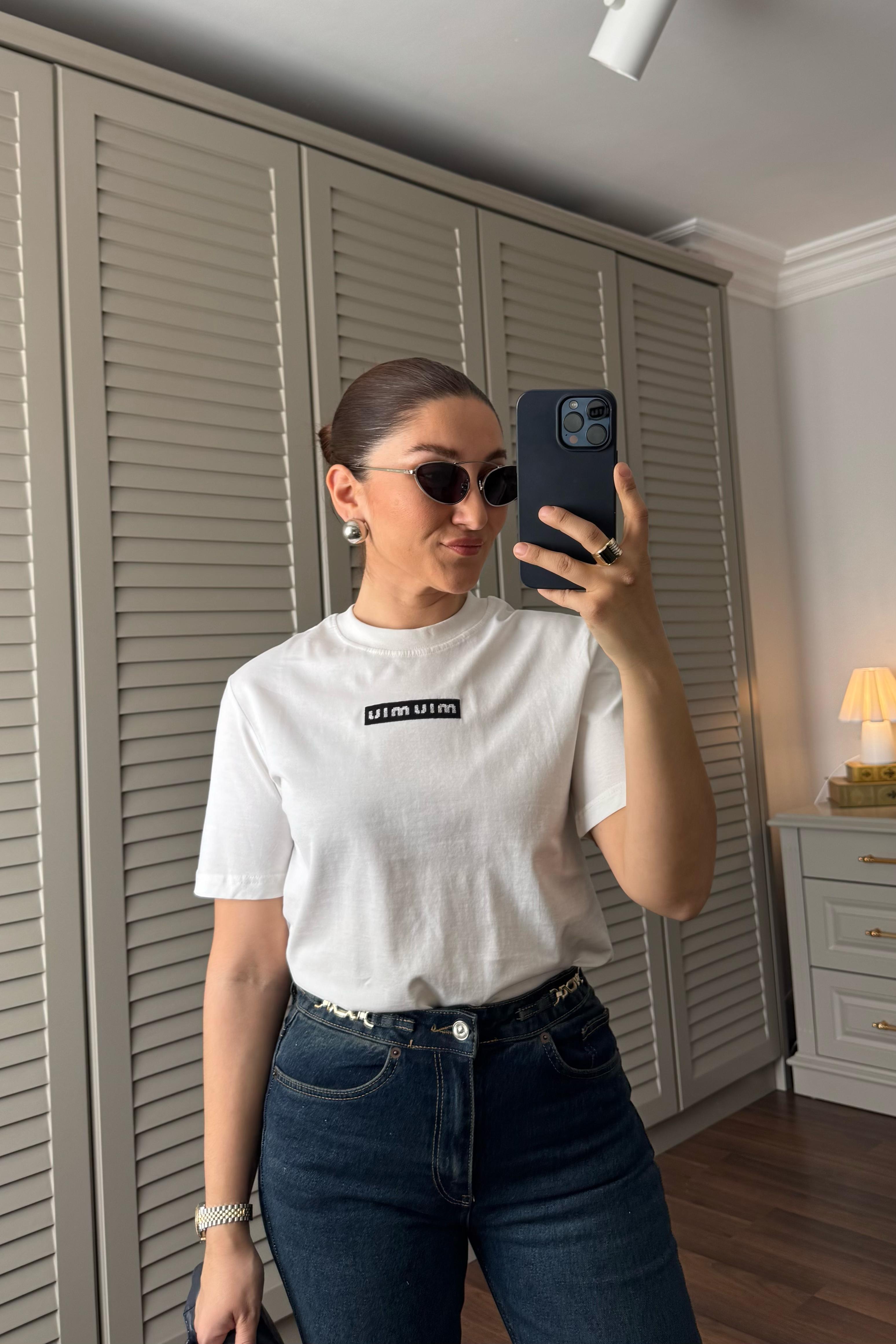 NAKIŞ İŞLEMELİ MM T-SHİRT