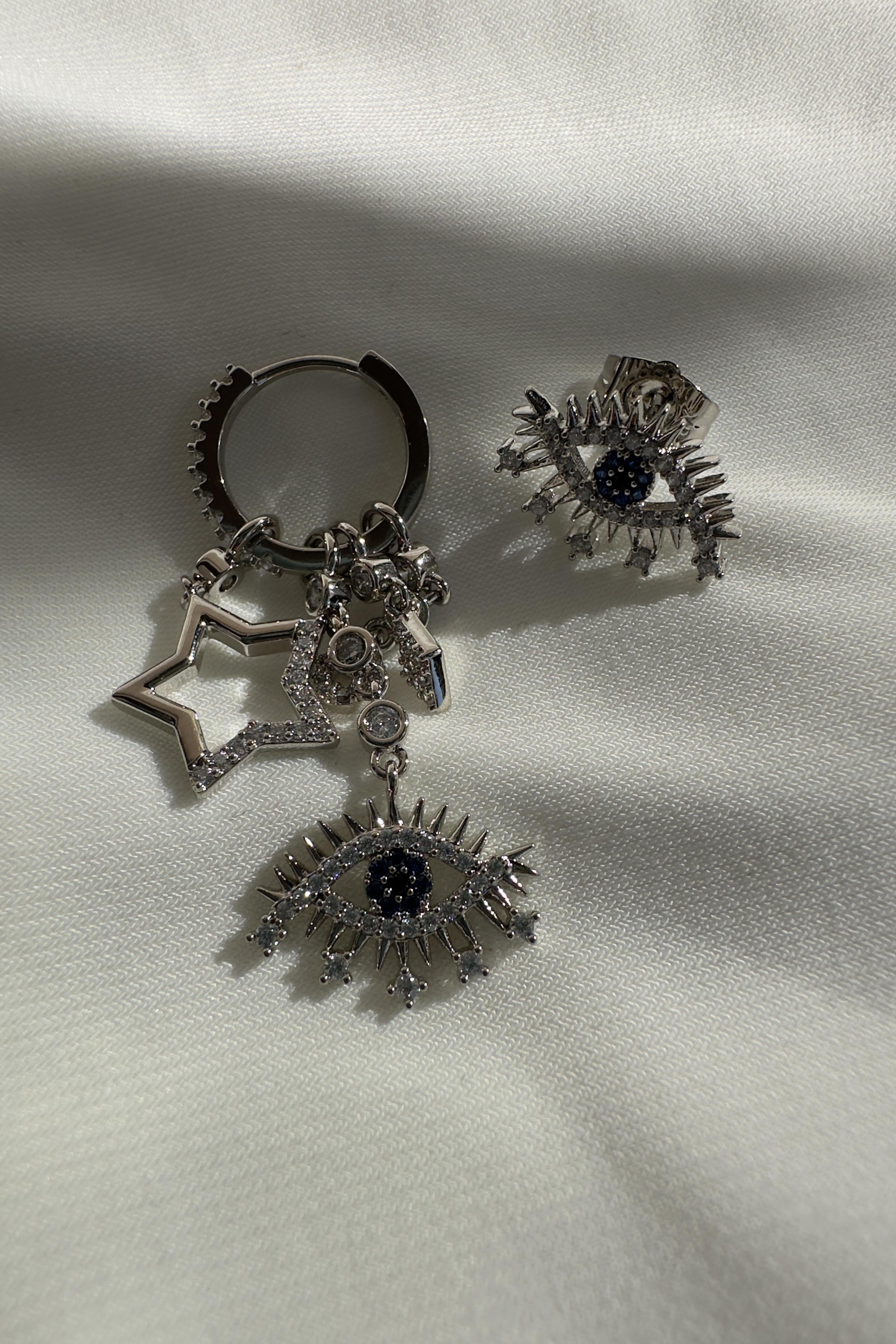 NAZAR GÖZLÜ MODEL ŞANS KÜPESİ