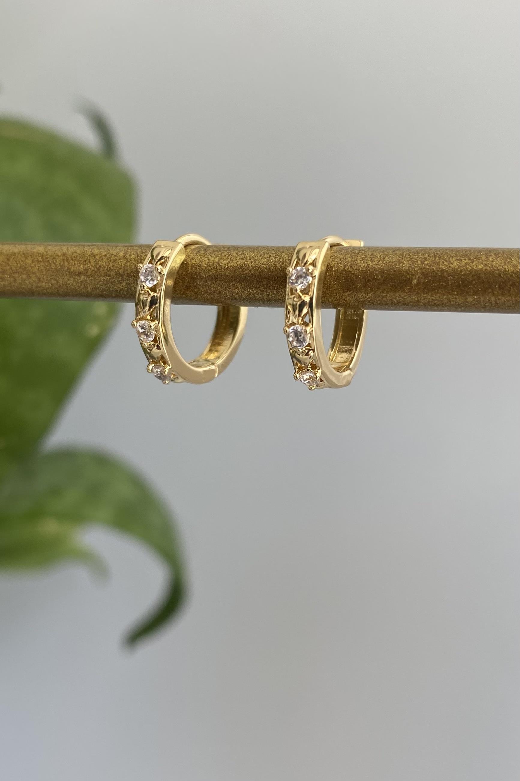 NOKTA TAŞLI HALKA KÜPE 1CM