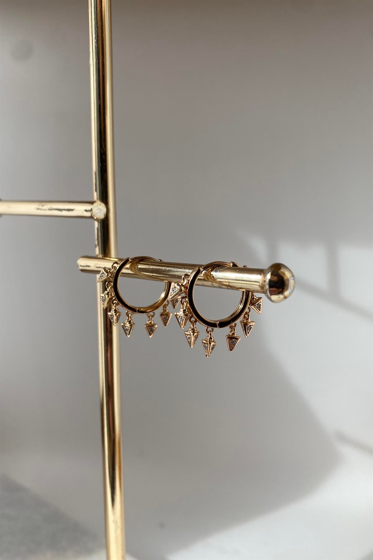 OK MODELİ TAŞLI ÇİVİ KÜPE