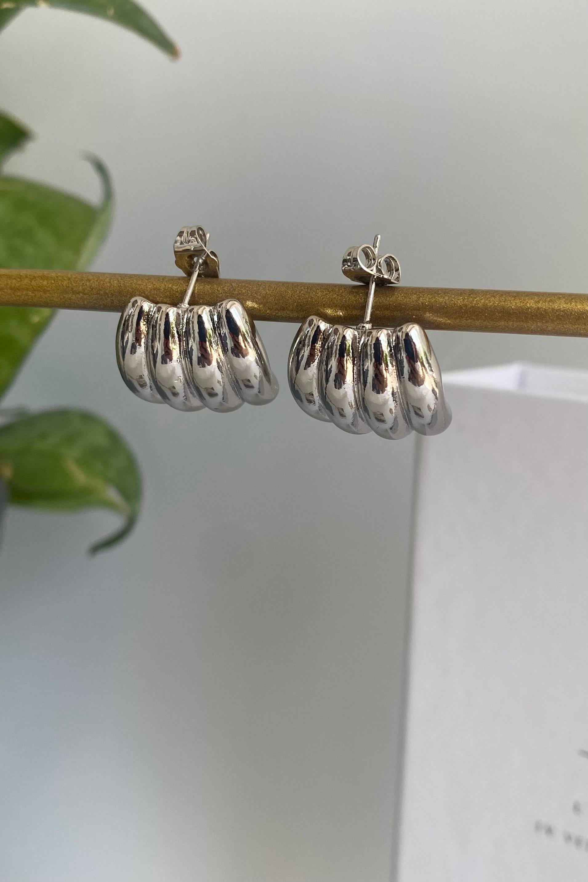 OLUKLU ÇİVİ KÜPE