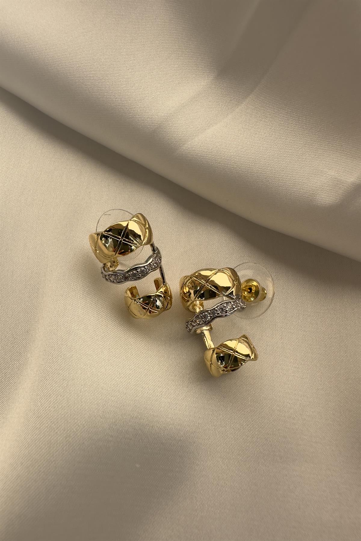 ORTASI TAŞLI ÜÇ HALKA GÖRÜNÜMLÜ KÜPE