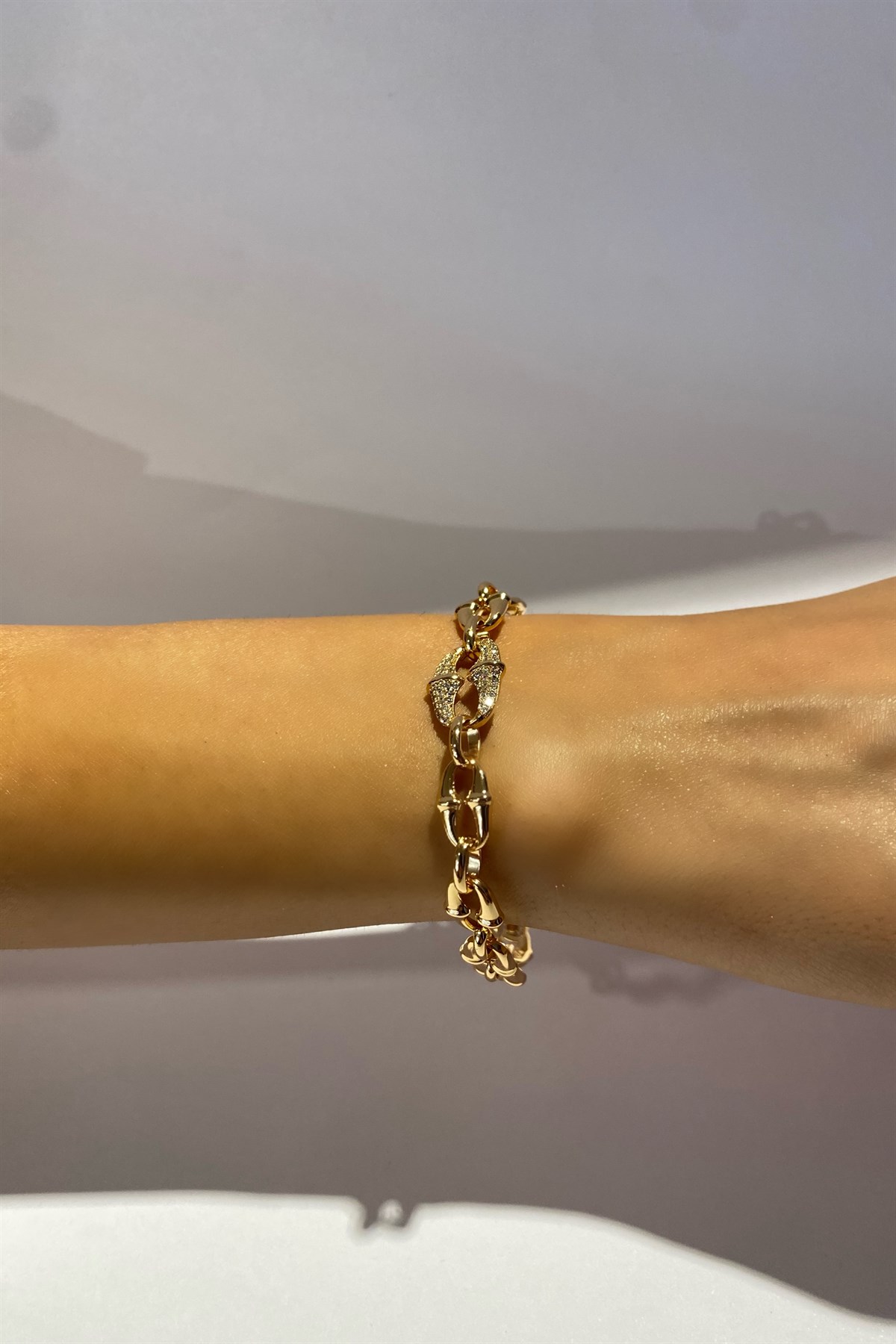 ORTASI ZİRKON TAŞLI OVAL BİLEZİK